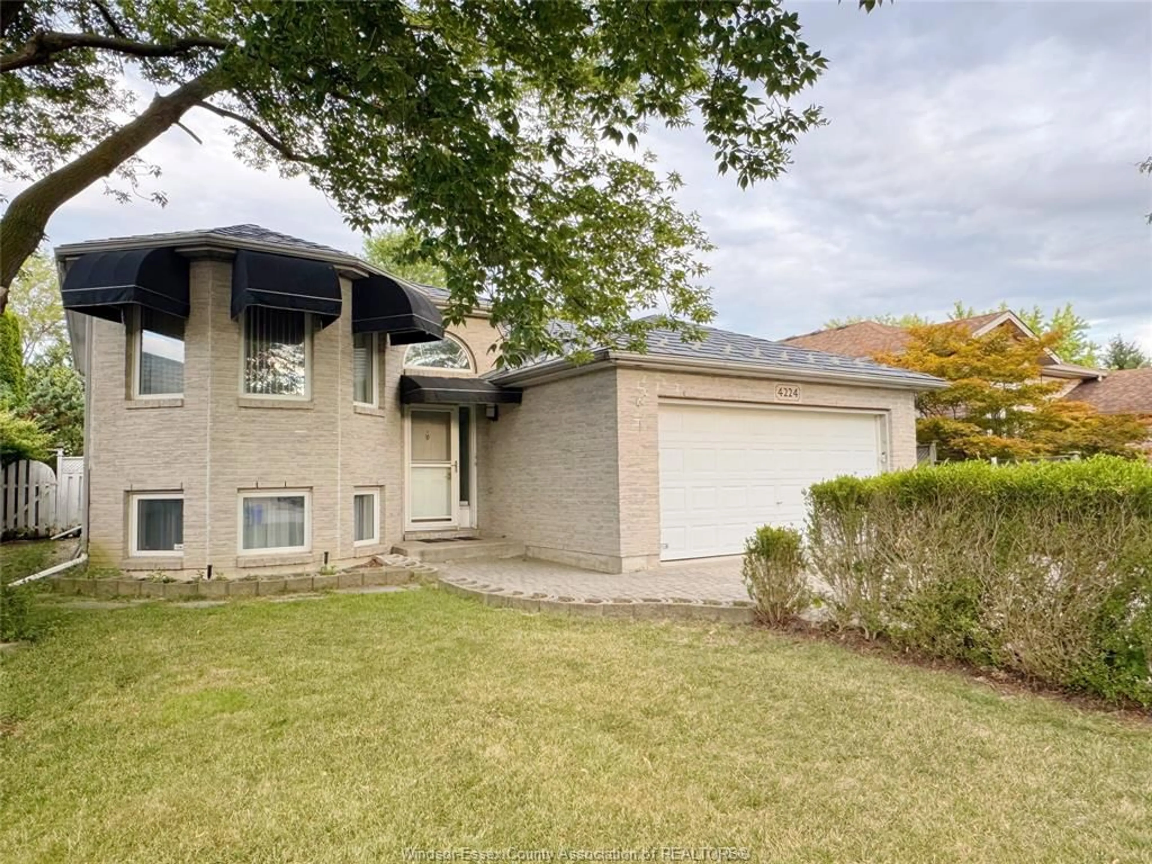Unknown for 4224 NORTHWOOD LAKES Dr, Windsor Ontario N9G 2W2