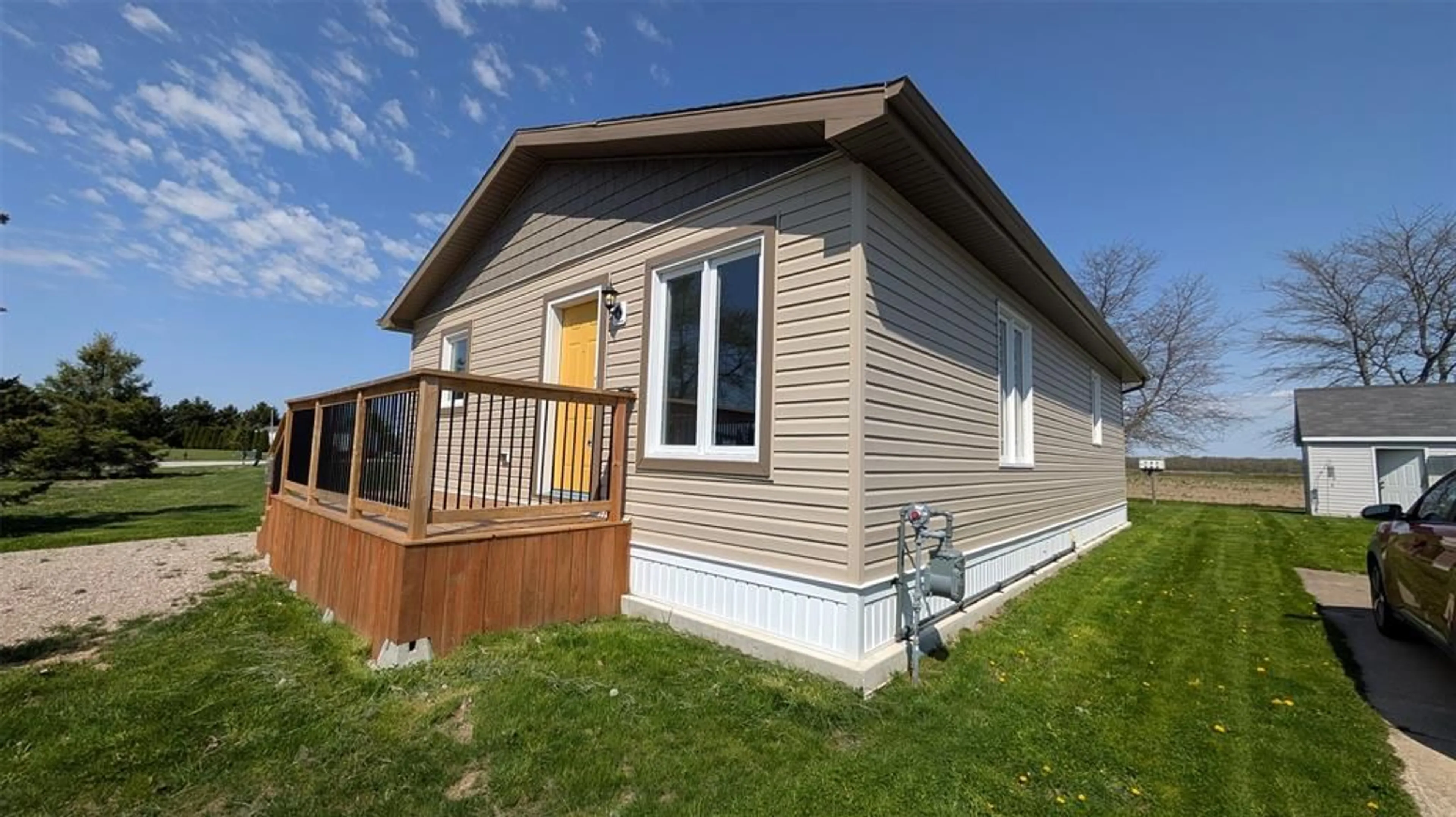 Home with vinyl exterior material, unknown for 2761 OIL HERITAGE Rd, Oil Springs Ontario N0N 1P0
