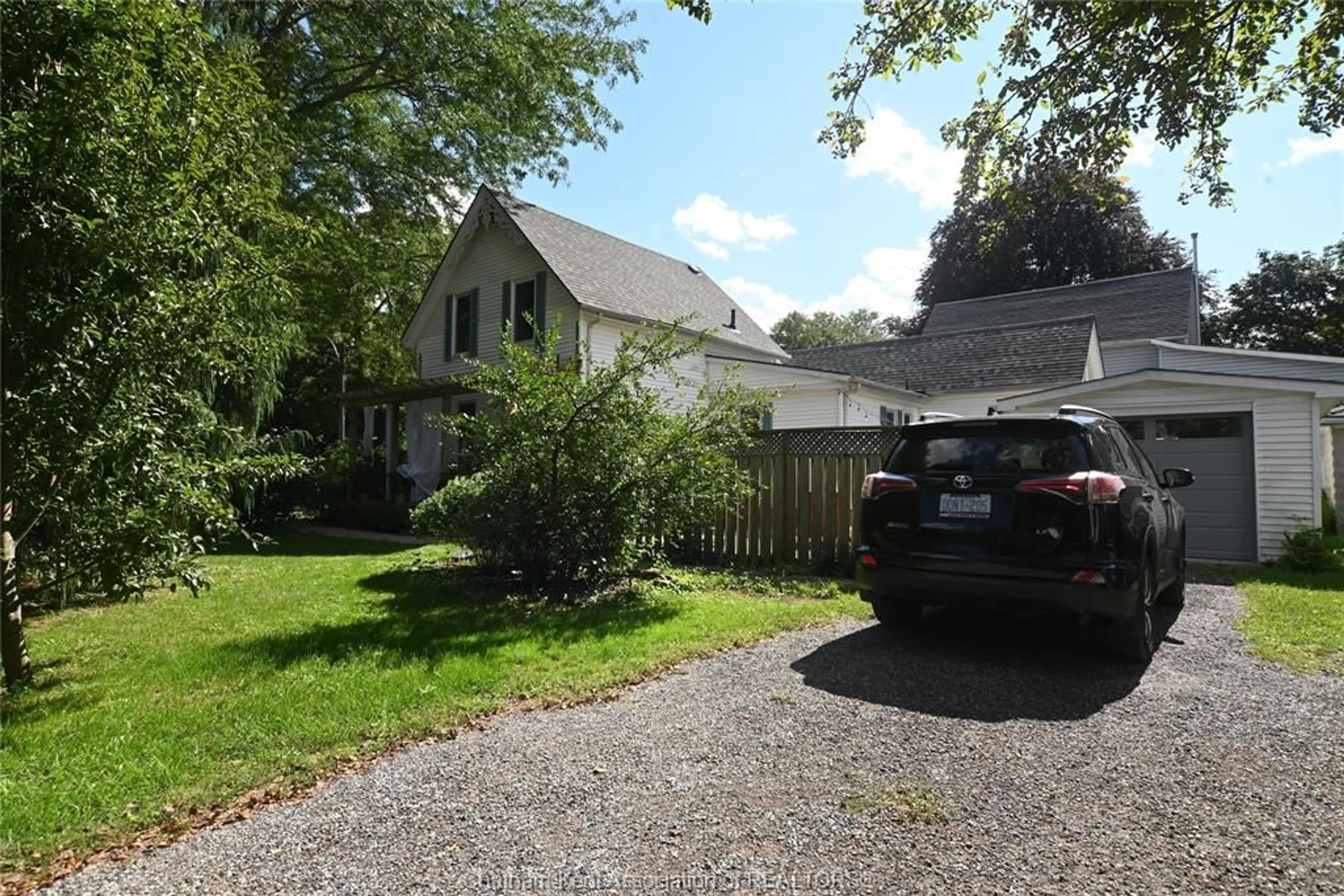 A pic from outside/outdoor area/front of a property/back of a property/a pic from drone, street for 18 Erie St, Ridgetown Ontario N0P 2C0