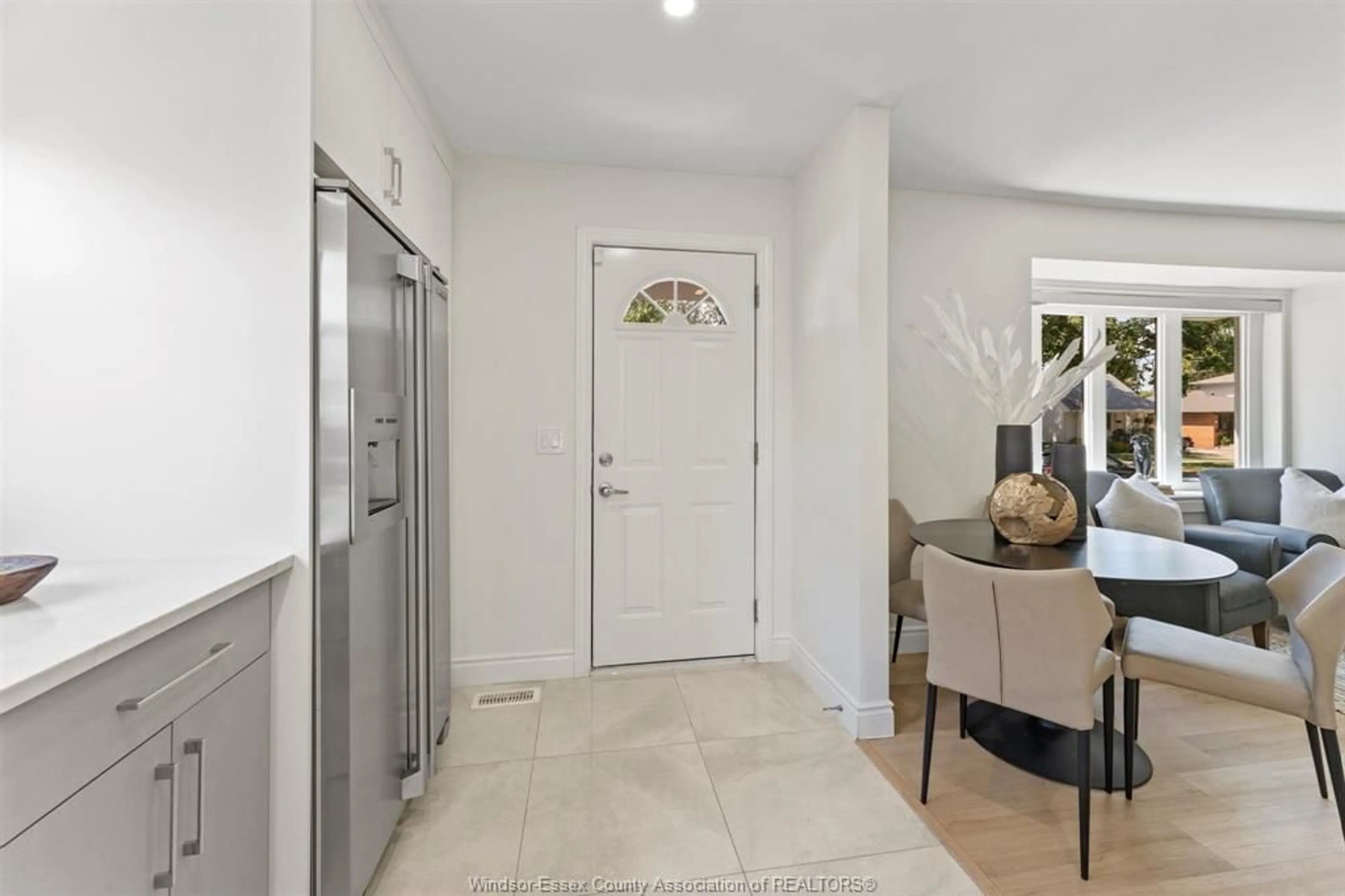 Indoor entryway for 1852 LABADIE, Windsor Ontario N8W 4S7