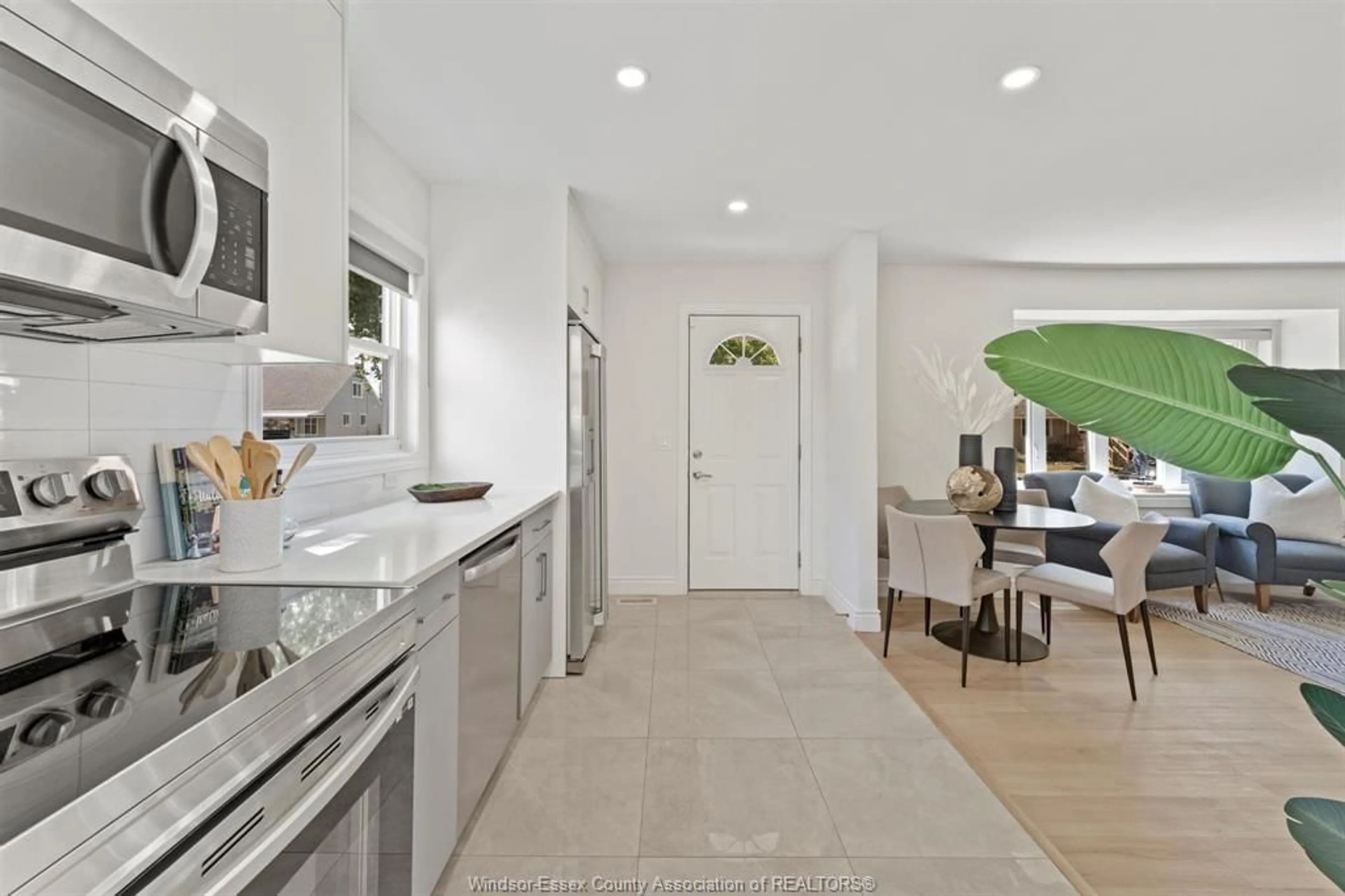 Open concept kitchen, ceramic/tile floor for 1852 LABADIE, Windsor Ontario N8W 4S7