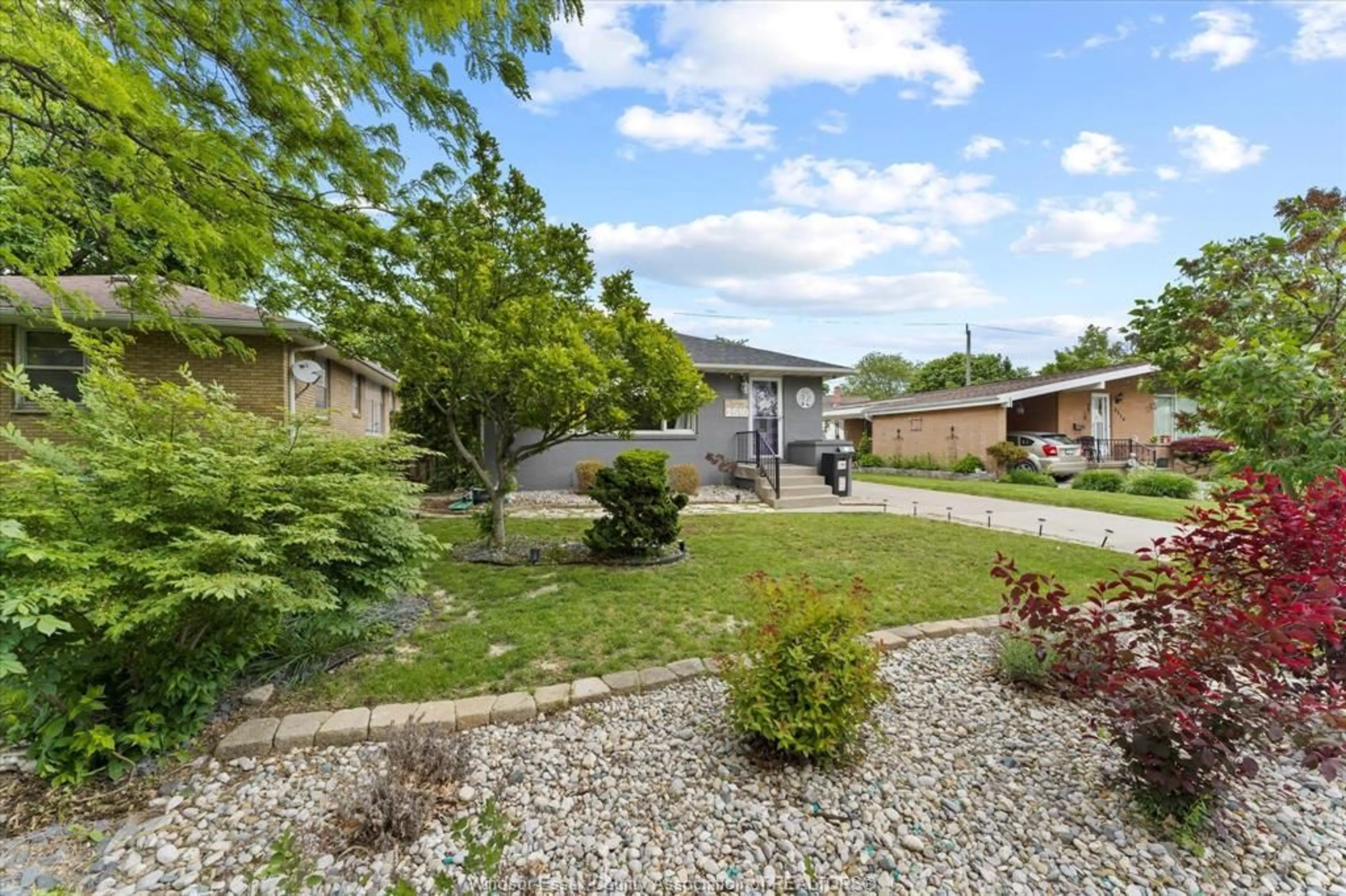 Patio, street for 2510 IDA Rd, Windsor Ontario N8W 3A5
