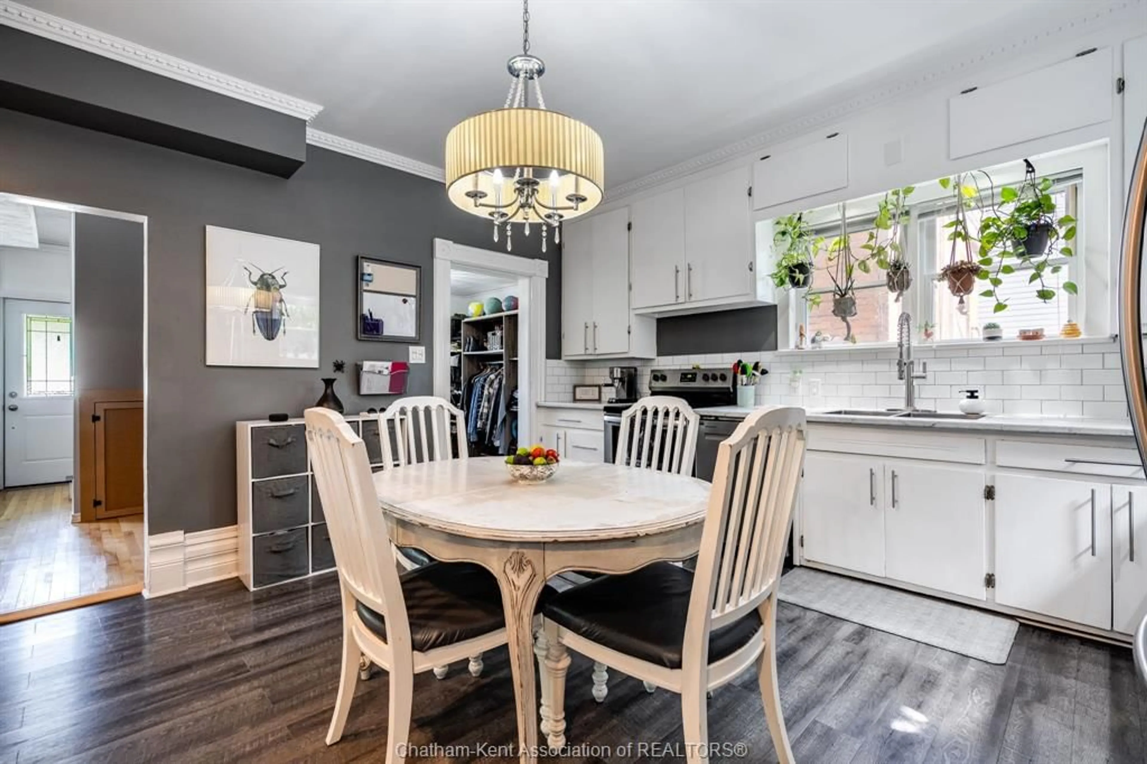 Open concept kitchen, unknown for 106 JOSEPH St, Chatham Ontario N7L 3G9
