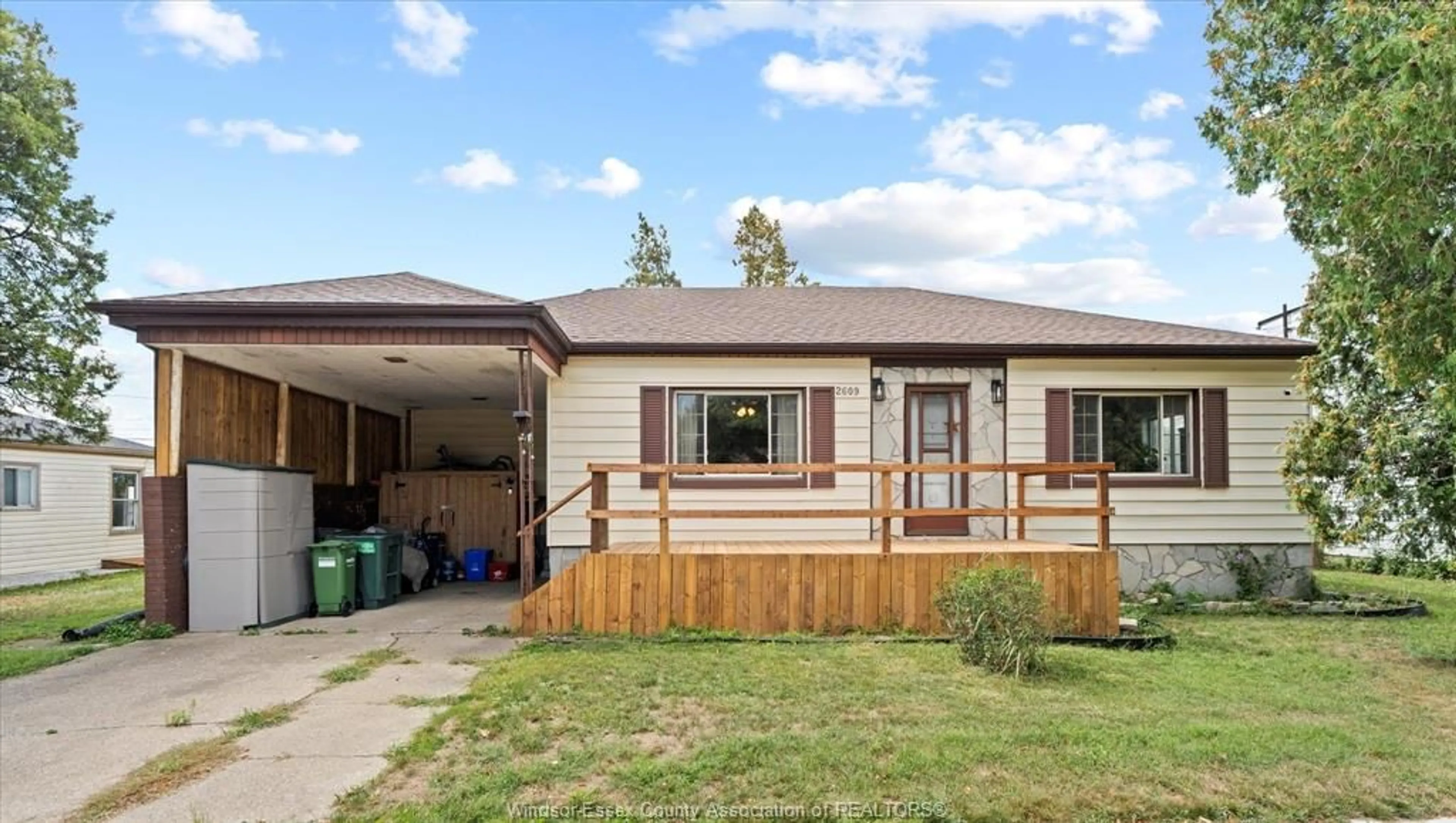 Home with vinyl exterior material, street for 2609 ALEXIS Ave, Windsor Ontario N8W 3Z8