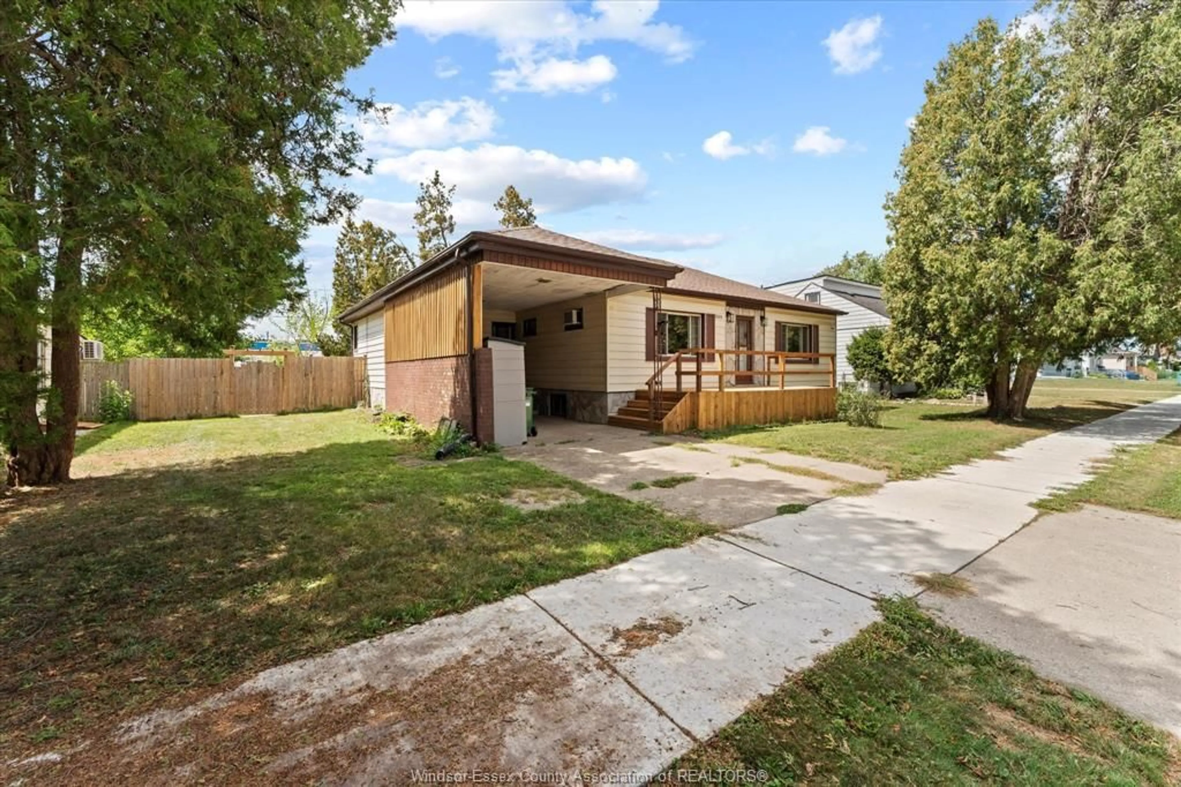 Unknown for 2609 ALEXIS Ave, Windsor Ontario N8W 3Z8