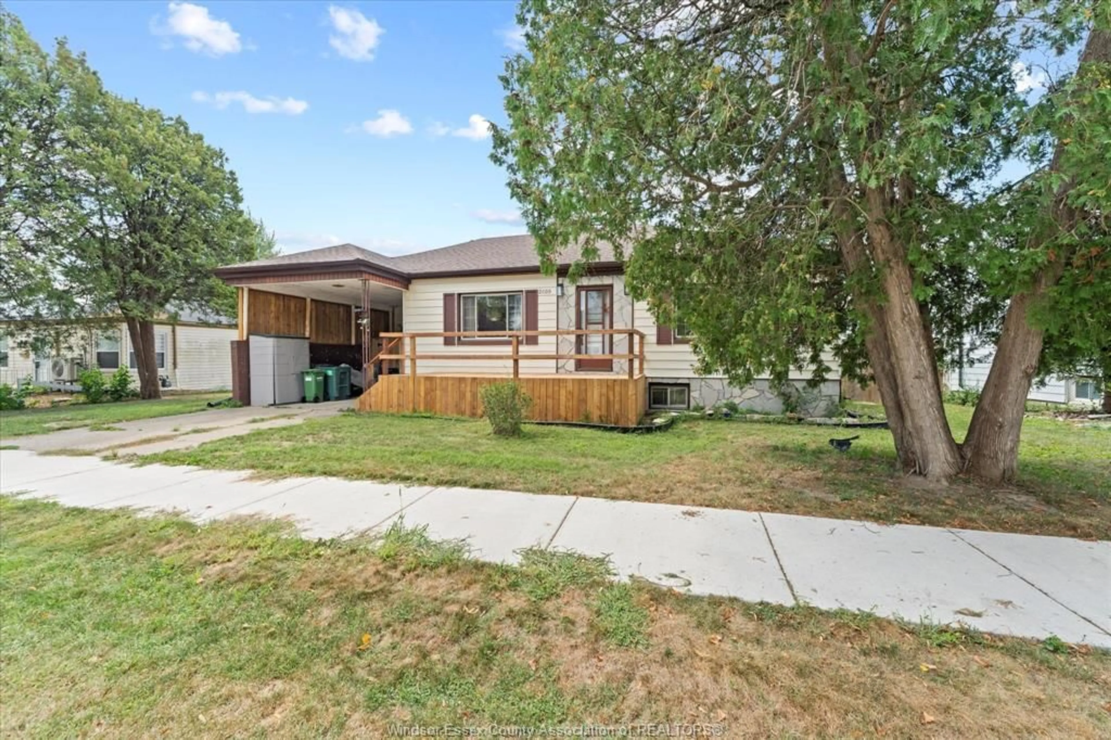 Unknown for 2609 ALEXIS Ave, Windsor Ontario N8W 3Z8