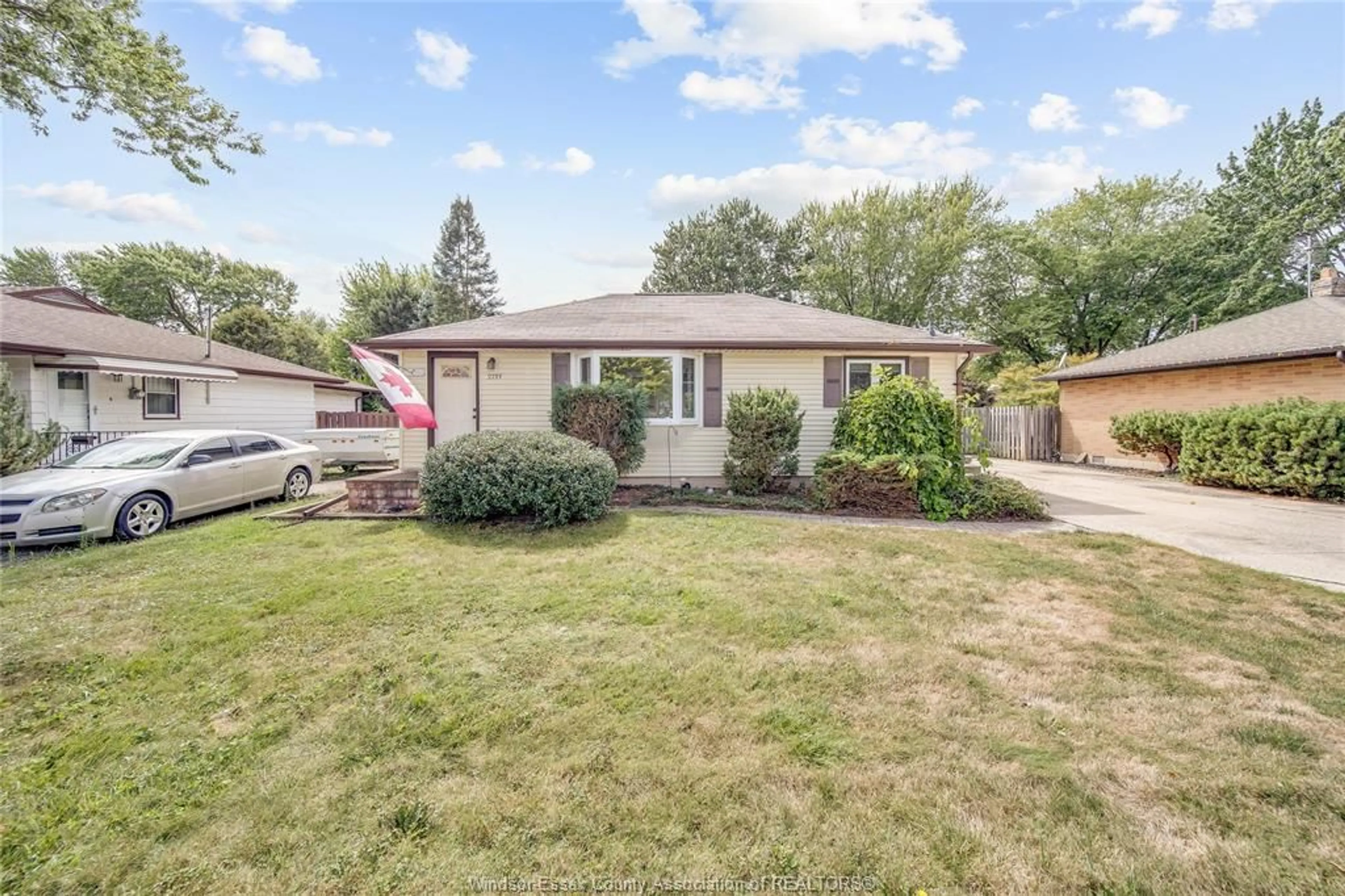 Unknown for 2733 LLOYD GEORGE Blvd, Windsor Ontario N8T 2T8