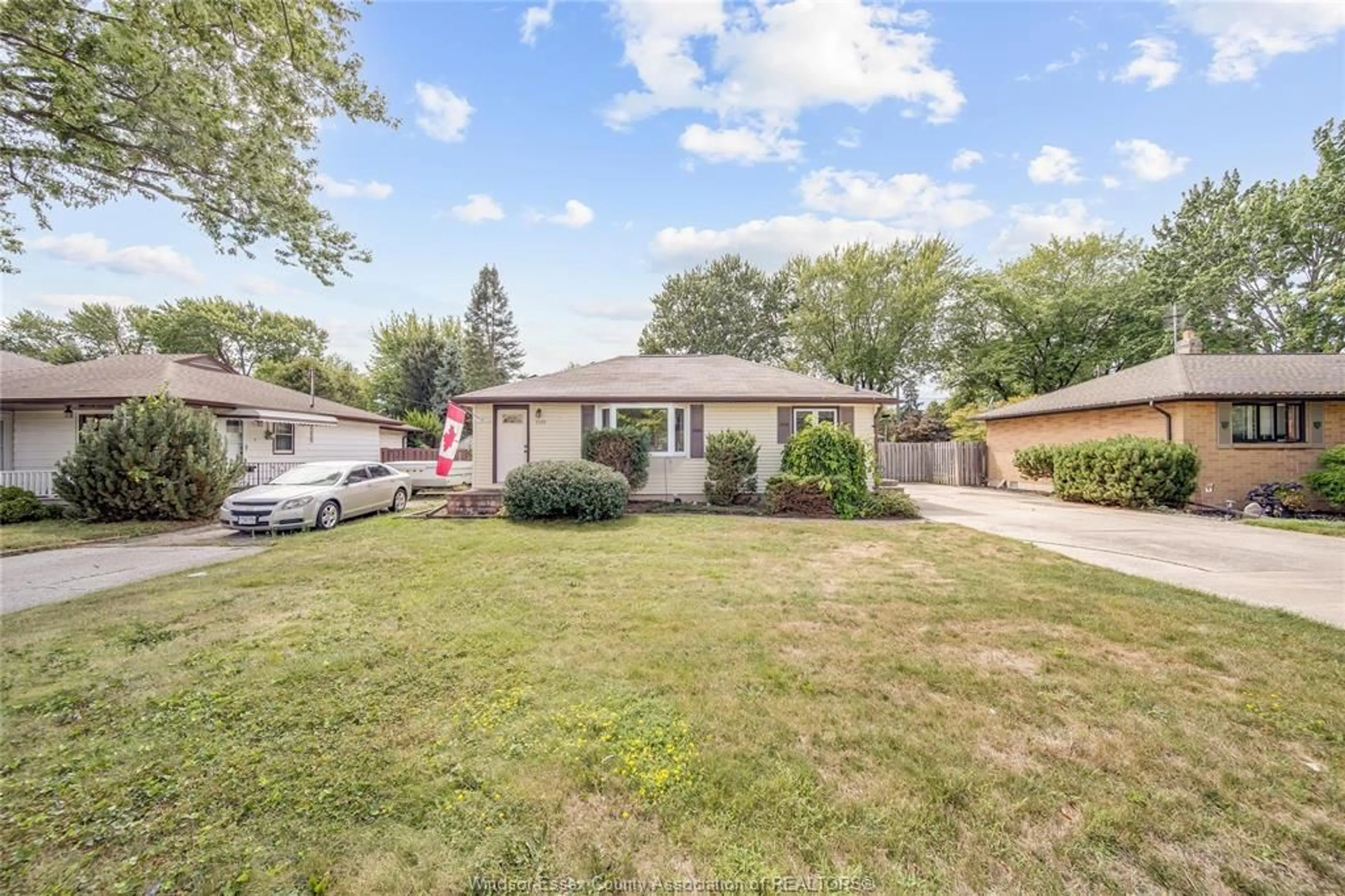 Unknown for 2733 LLOYD GEORGE Blvd, Windsor Ontario N8T 2T8