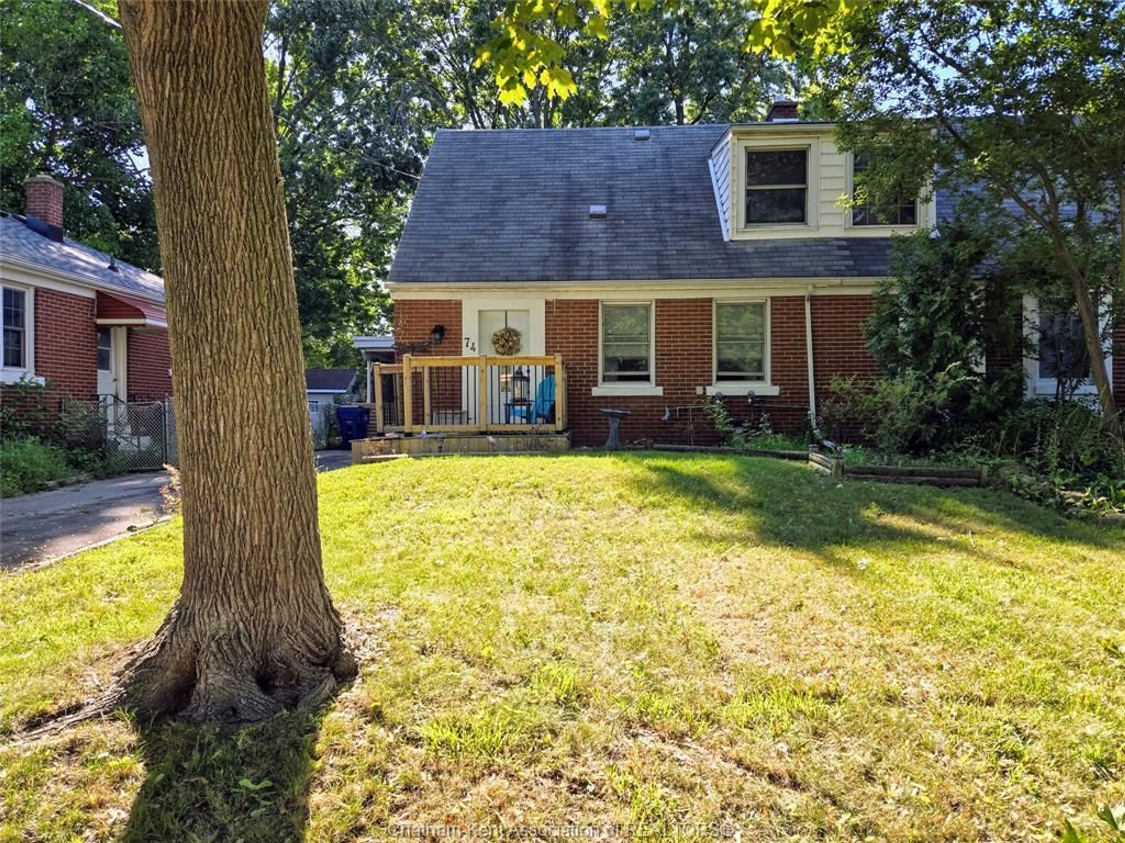Home with brick exterior material, street for 74 Sunnyside Ave, Chatham Ontario N7M 1Z7