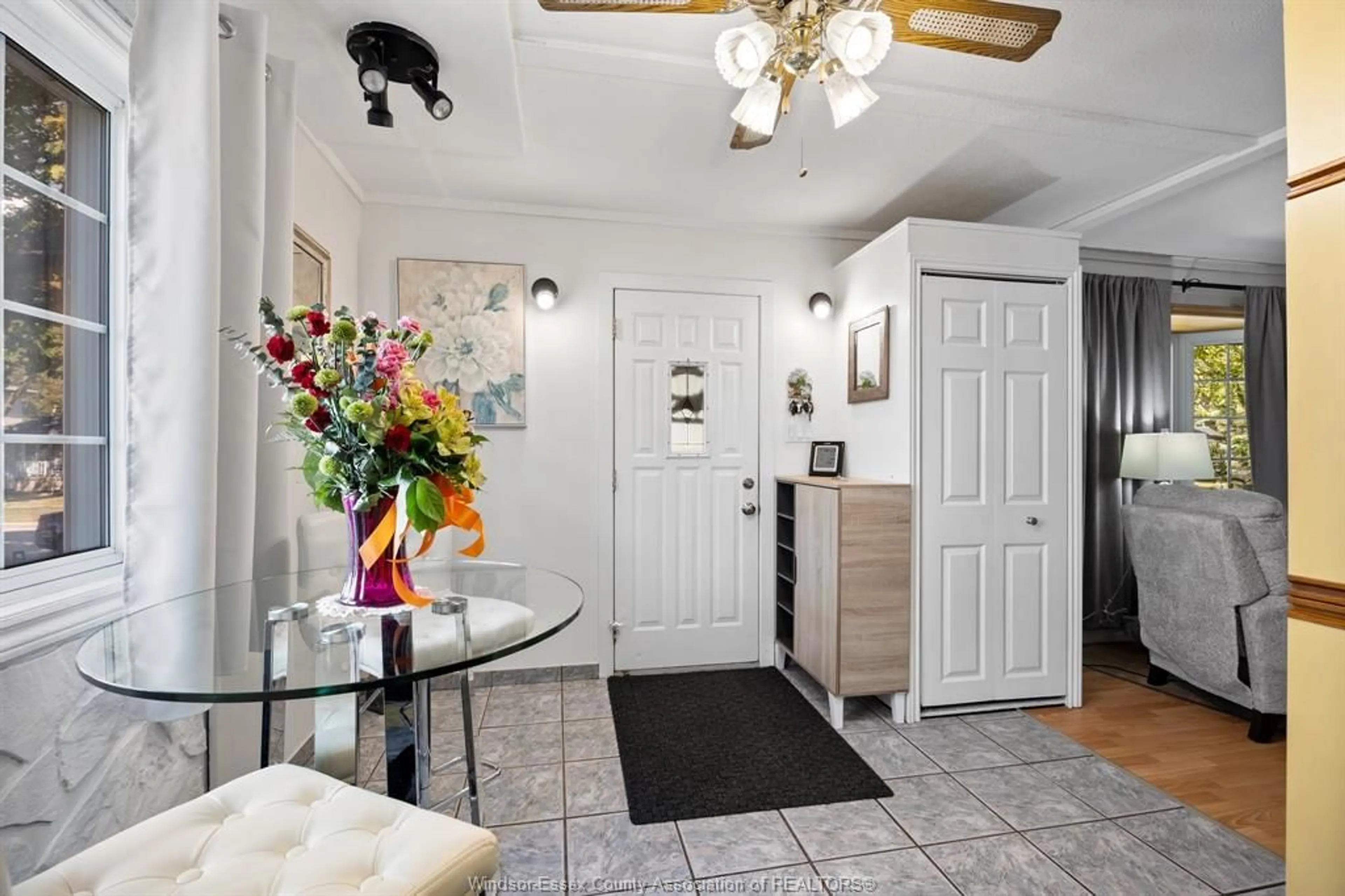 Indoor entryway for 1839 MALTA Rd, Windsor Ontario N8W 4H3