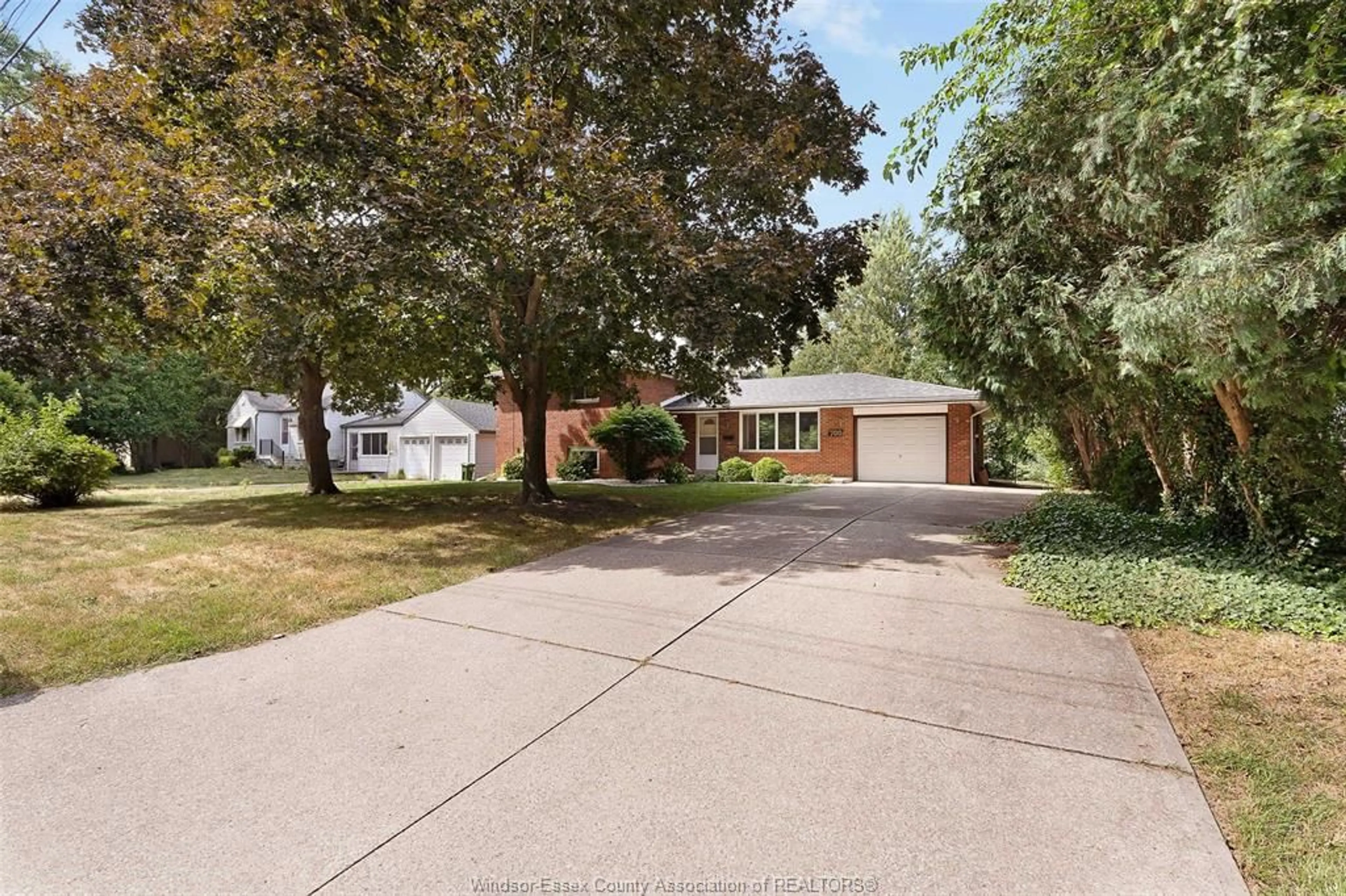 Unknown for 700 BARTLET, Windsor Ontario N9G 1V2