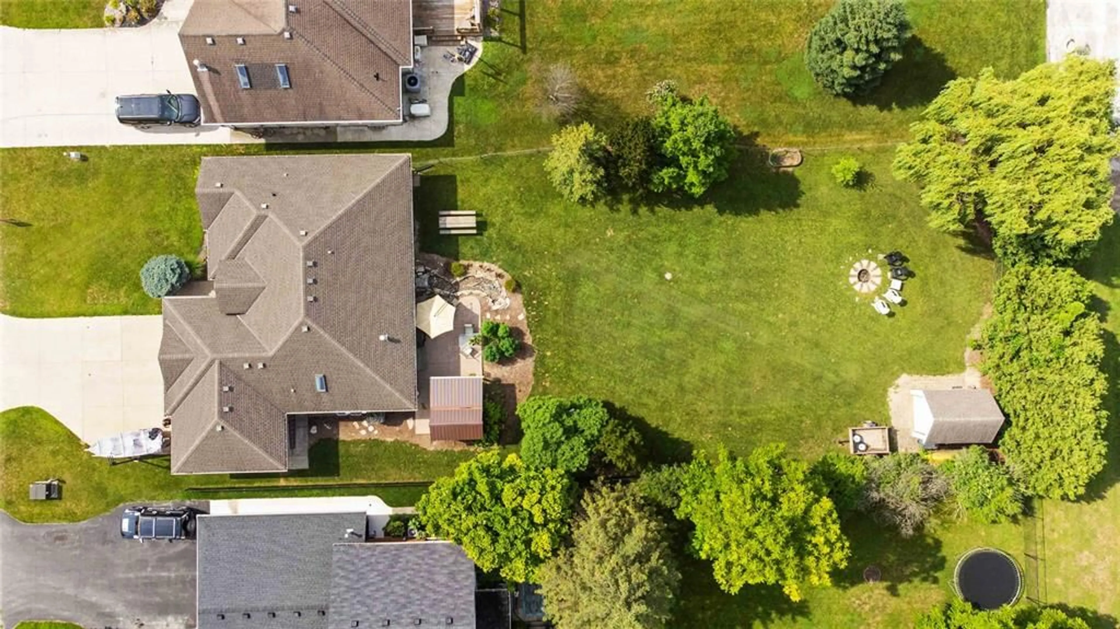 A pic from outside/outdoor area/front of a property/back of a property/a pic from drone, street for 727 Norman St, Plympton-Wyoming Ontario N0N 1J0