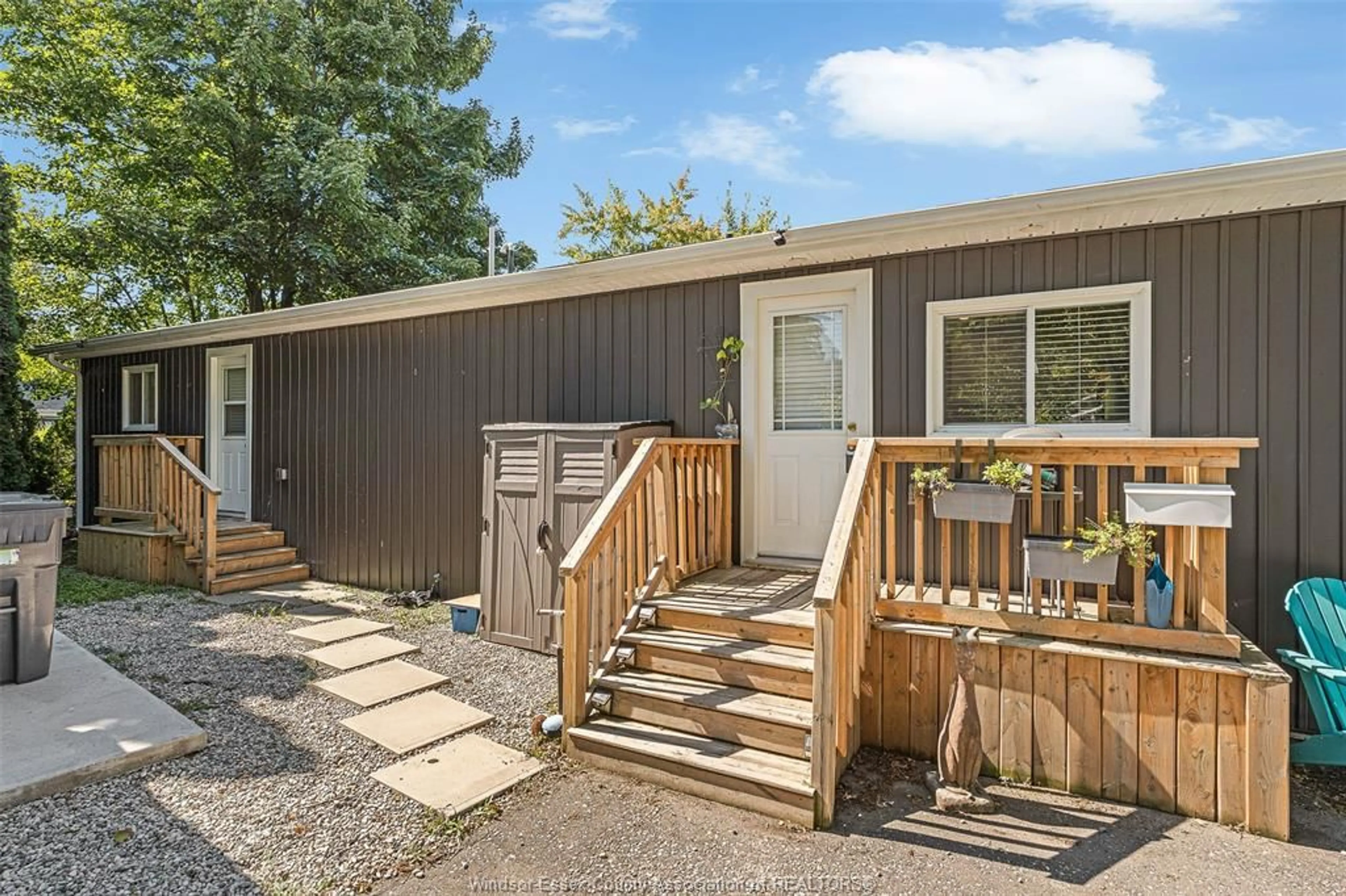 Home with vinyl exterior material, unknown for 182 NEIL Crt, Essex Ontario N8M 2A7