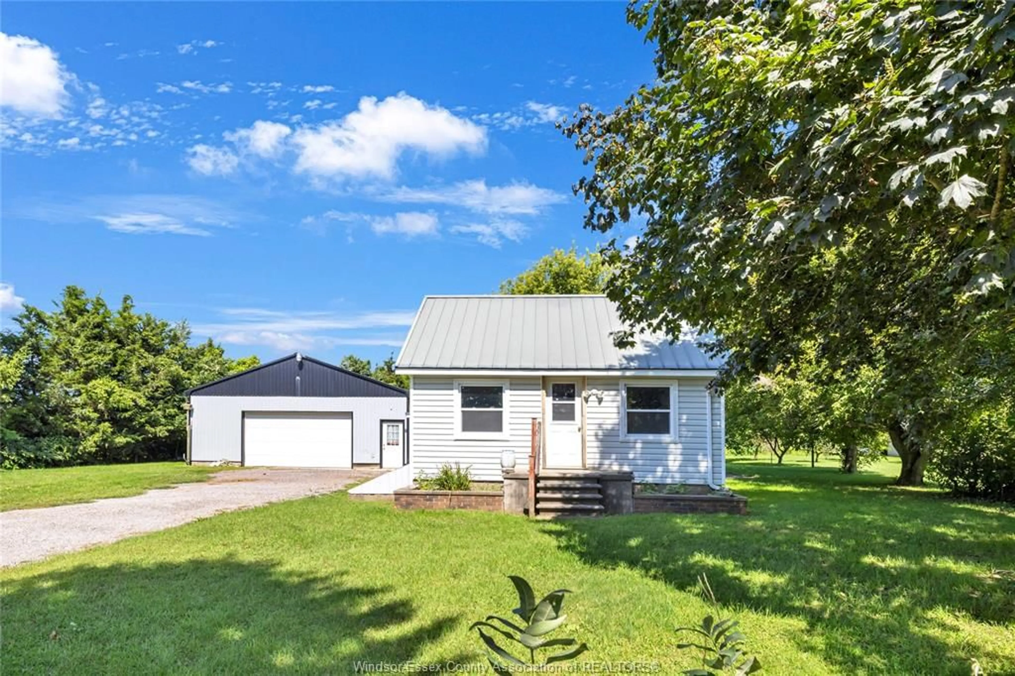 A pic from outside/outdoor area/front of a property/back of a property/a pic from drone, unknown for 23365 Dew Drop Rd, Thamesville Ontario N0P 2K0