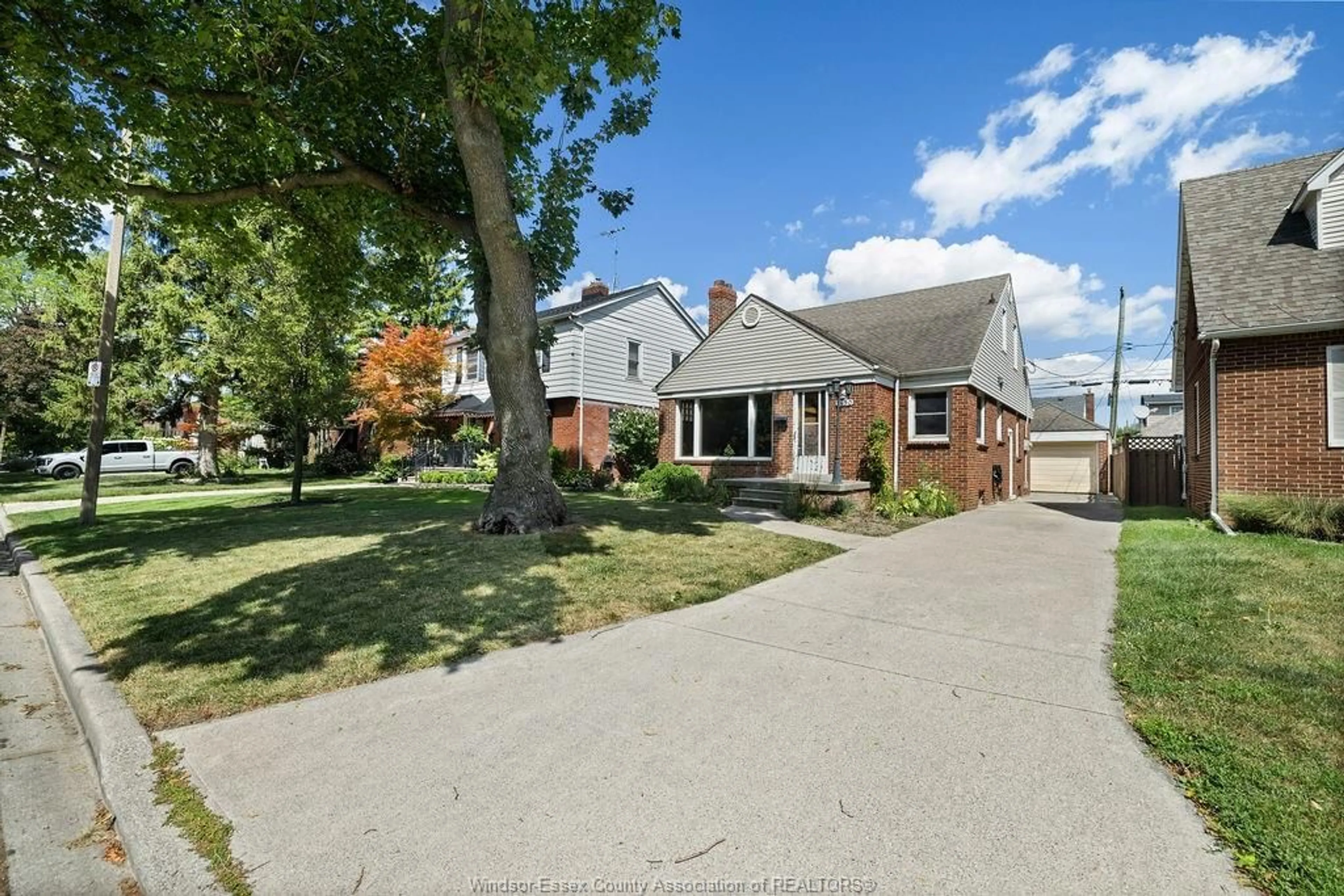 A pic from outside/outdoor area/front of a property/back of a property/a pic from drone, street for 2490 CHILVER, Windsor Ontario N8W 2V8