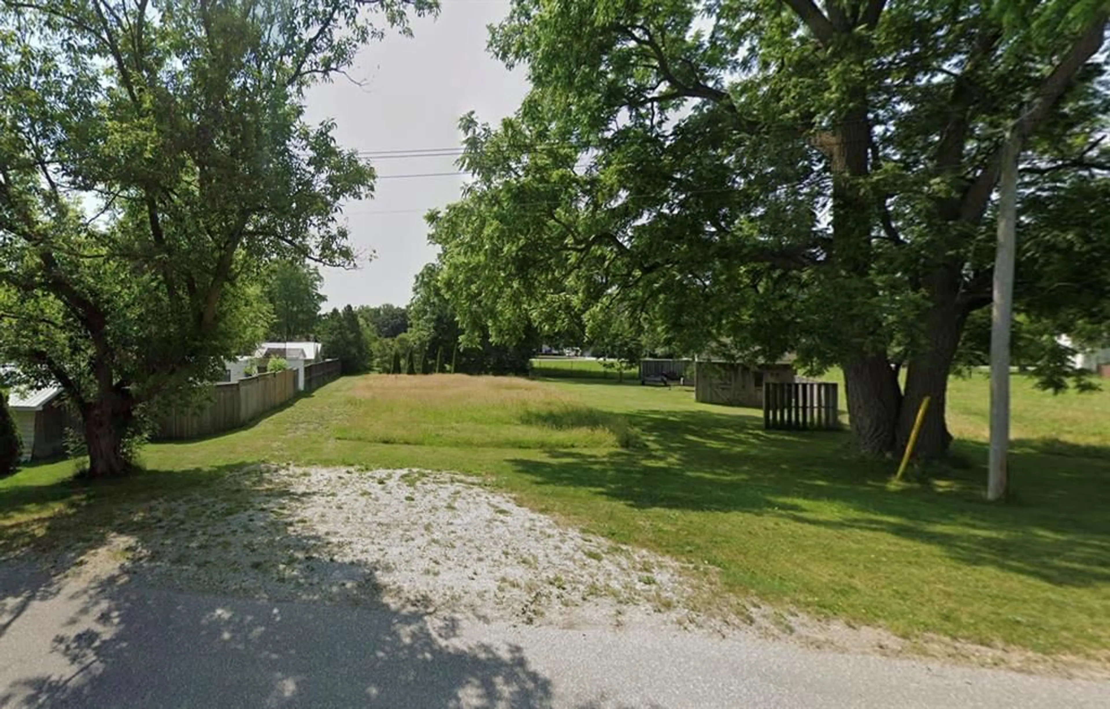 A pic from outside/outdoor area/front of a property/back of a property/a pic from drone, street for 8093 Mill Pond Rd, Brooke-Alvinston Ontario N0N 1A0