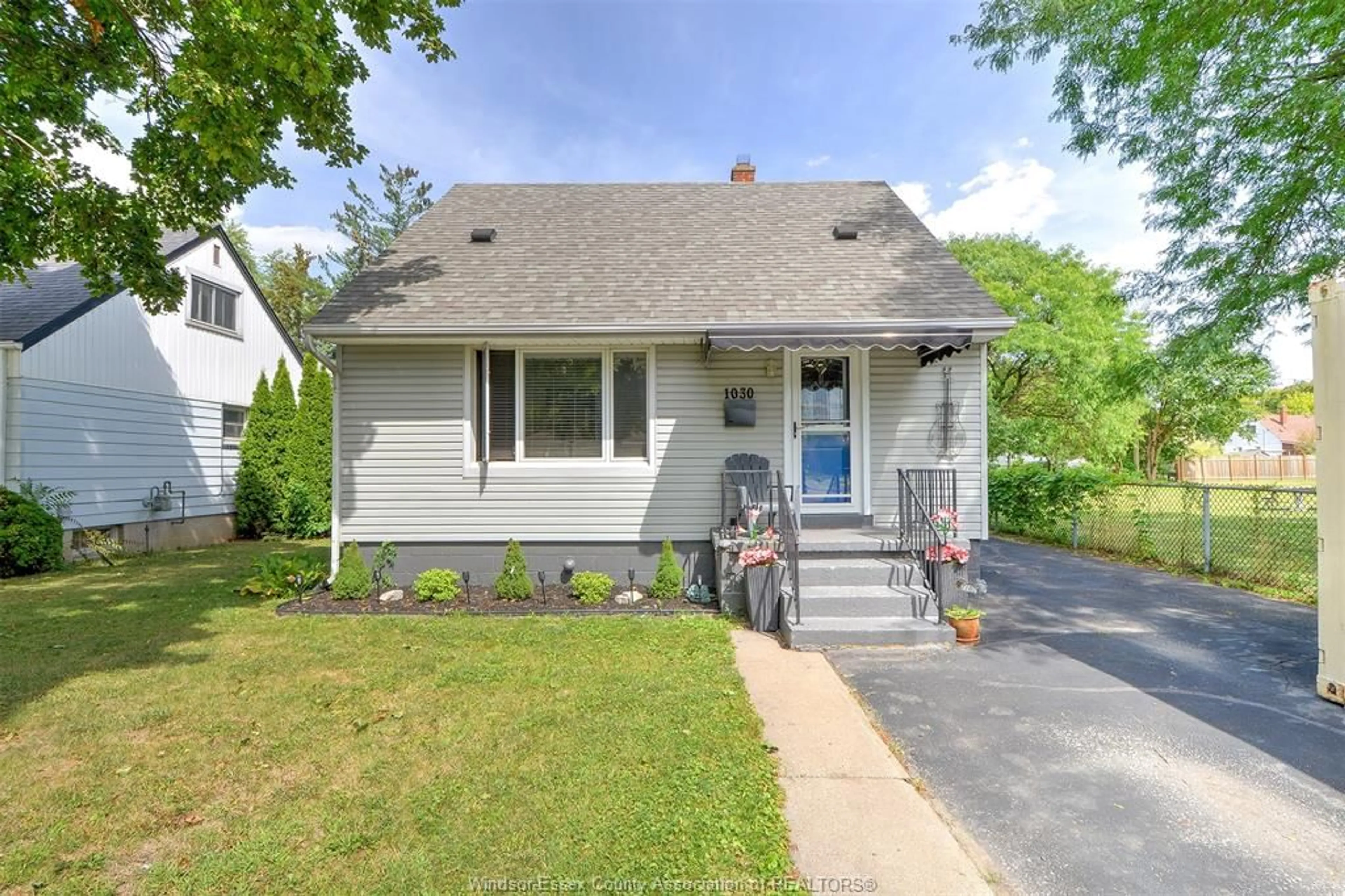 Home with vinyl exterior material, street for 1030 MERRITT, Windsor Ontario N9B 3C5
