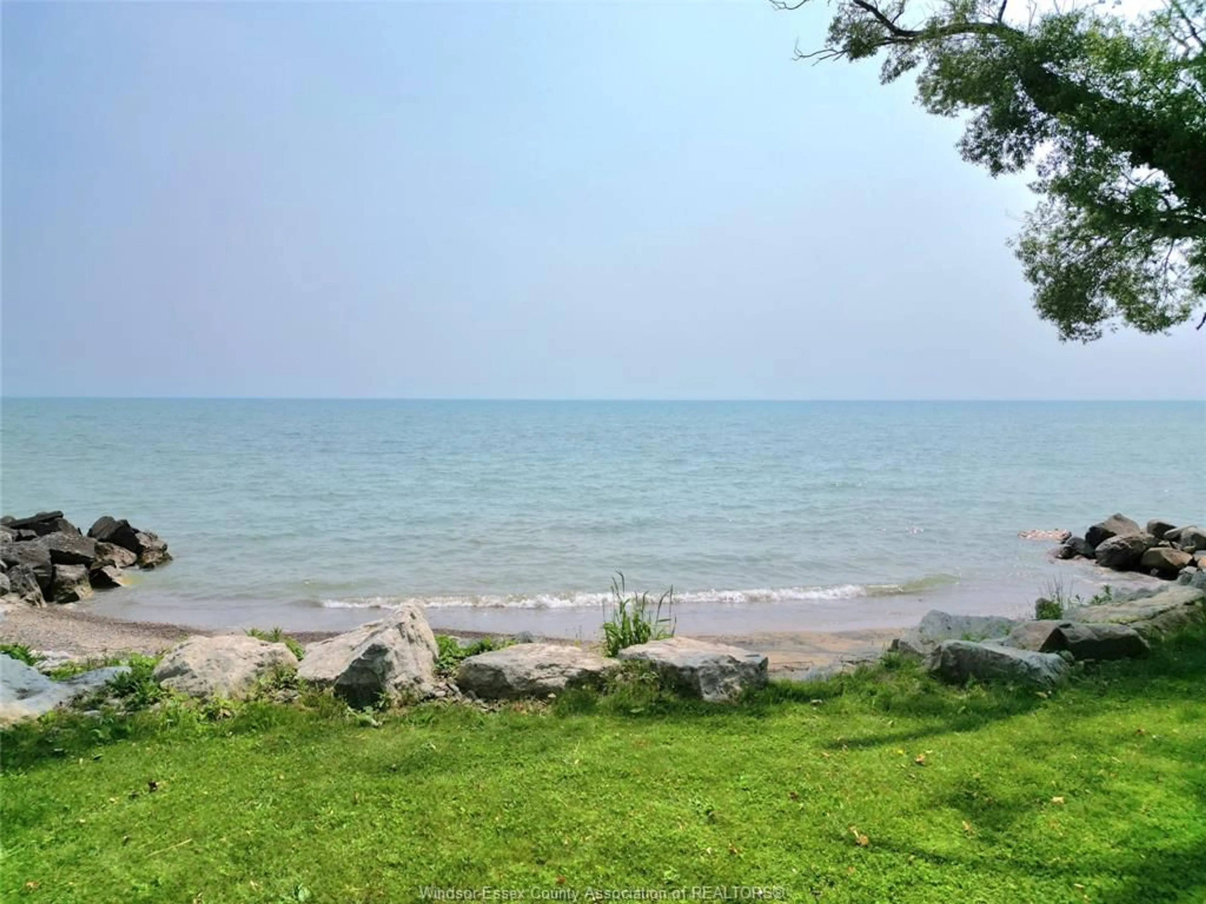 Blurry image for 1711 HERITAGE Rd, Kingsville Ontario N9Y 2E6