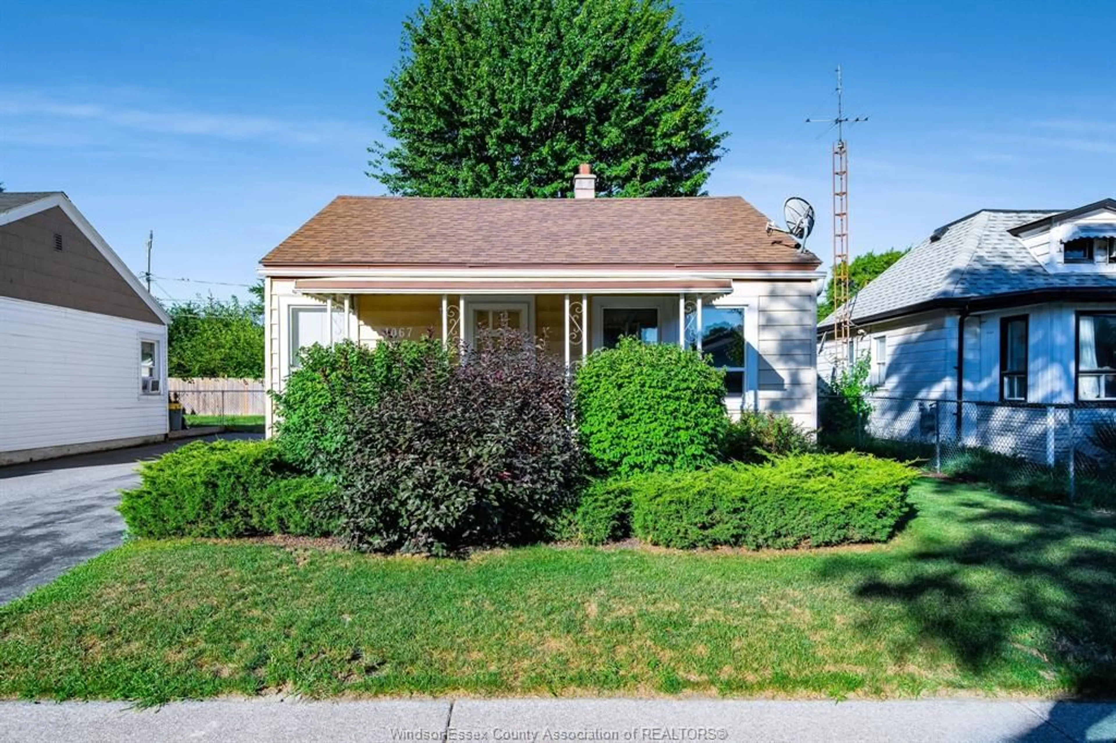 Home with vinyl exterior material, street for 1067 LENA, Windsor Ontario N9C 3K3