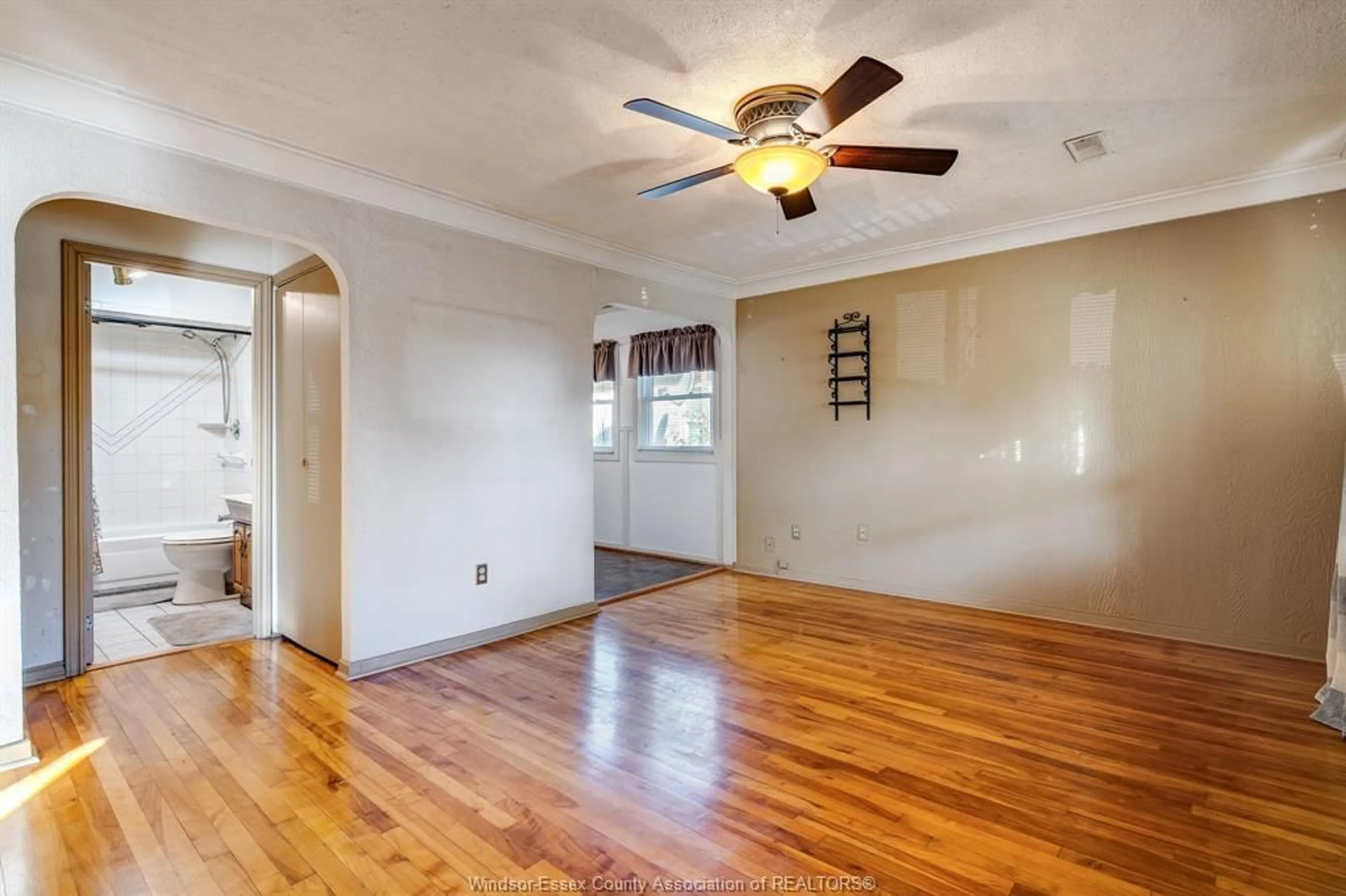 A pic of a room for 1067 LENA, Windsor Ontario N9C 3K3
