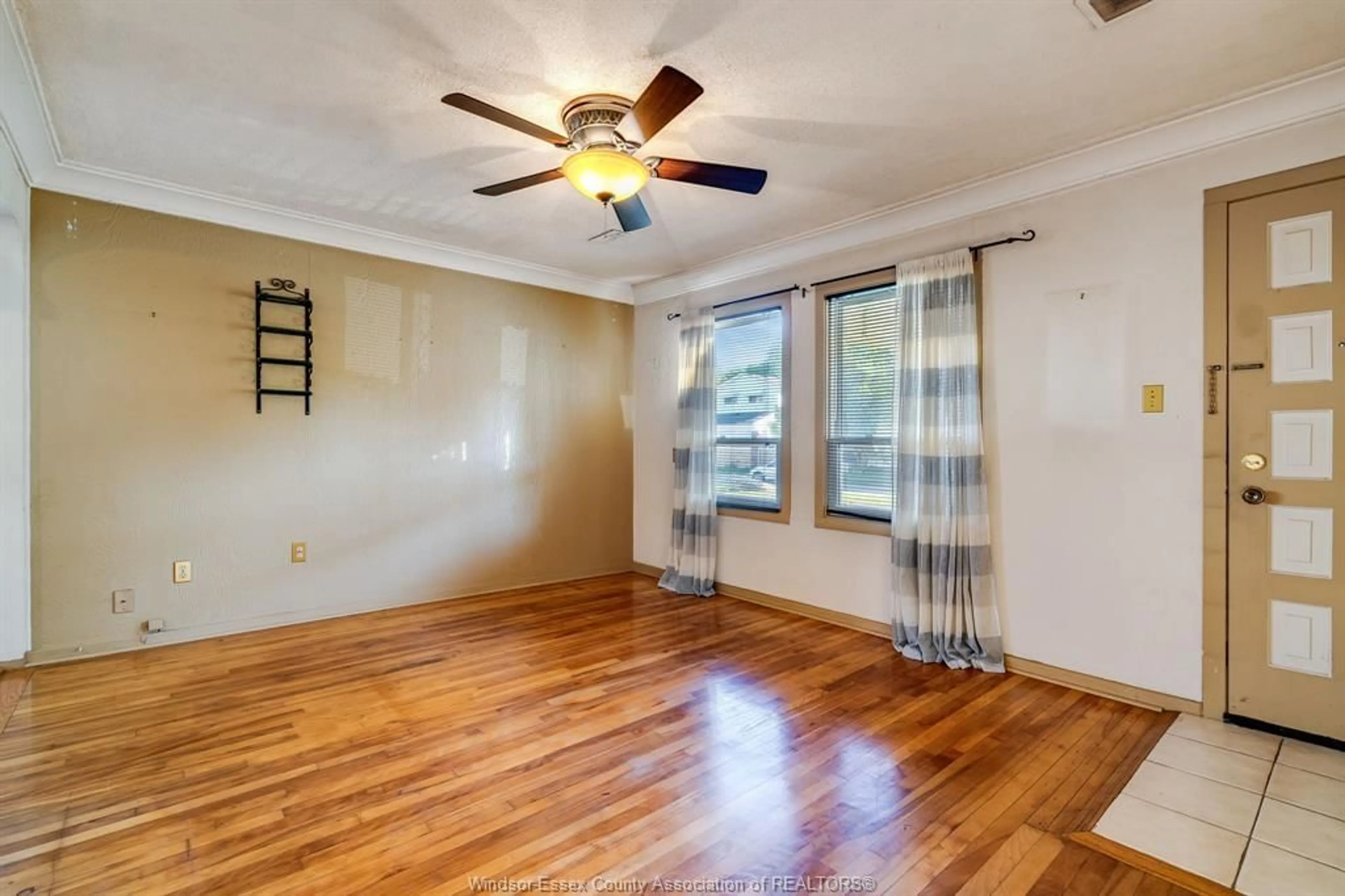A pic of a room for 1067 LENA, Windsor Ontario N9C 3K3