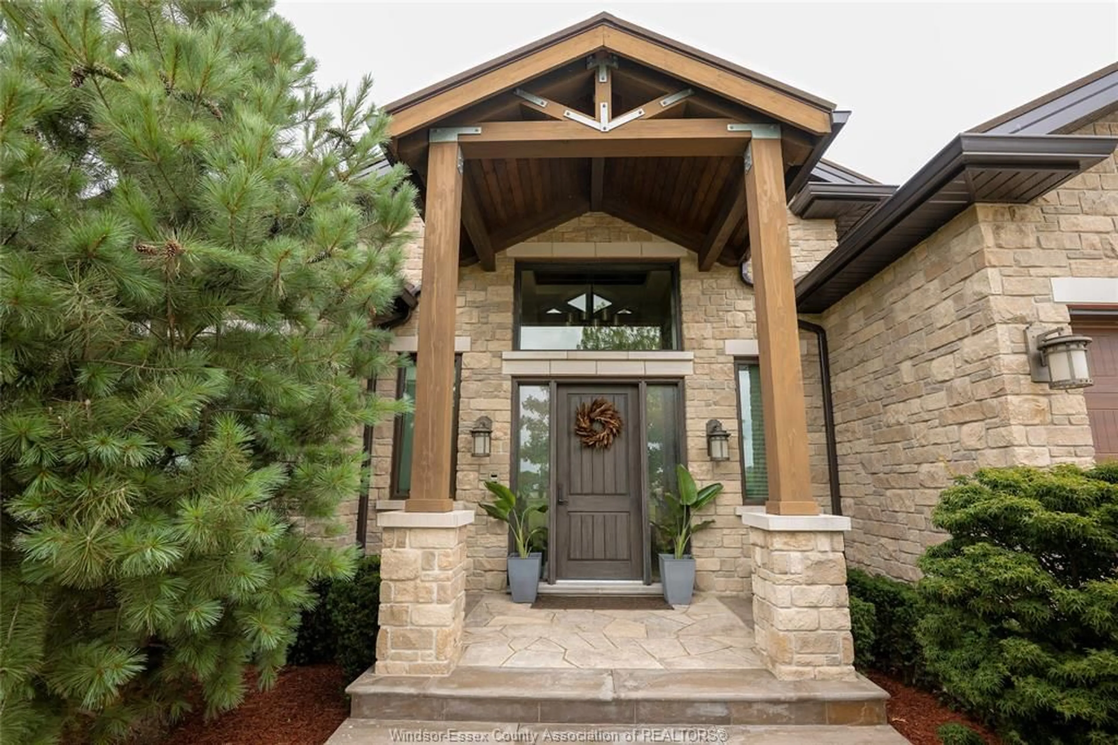 Indoor entryway for 9 Houston Ave, Kingsville Ontario N9Y 0C7