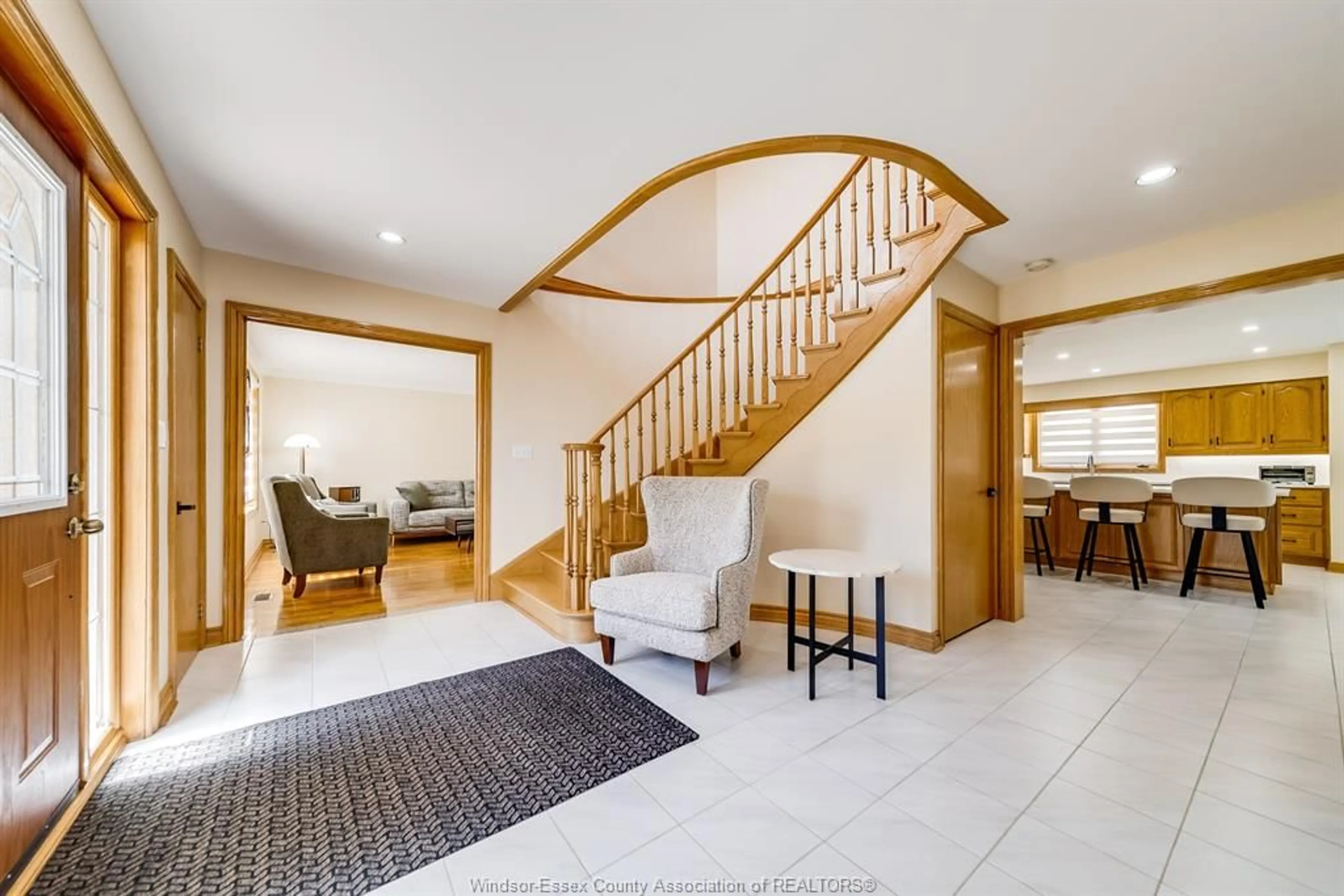 Indoor foyer for 2021 EUGENI St, Tecumseh Ontario N9K 1B3