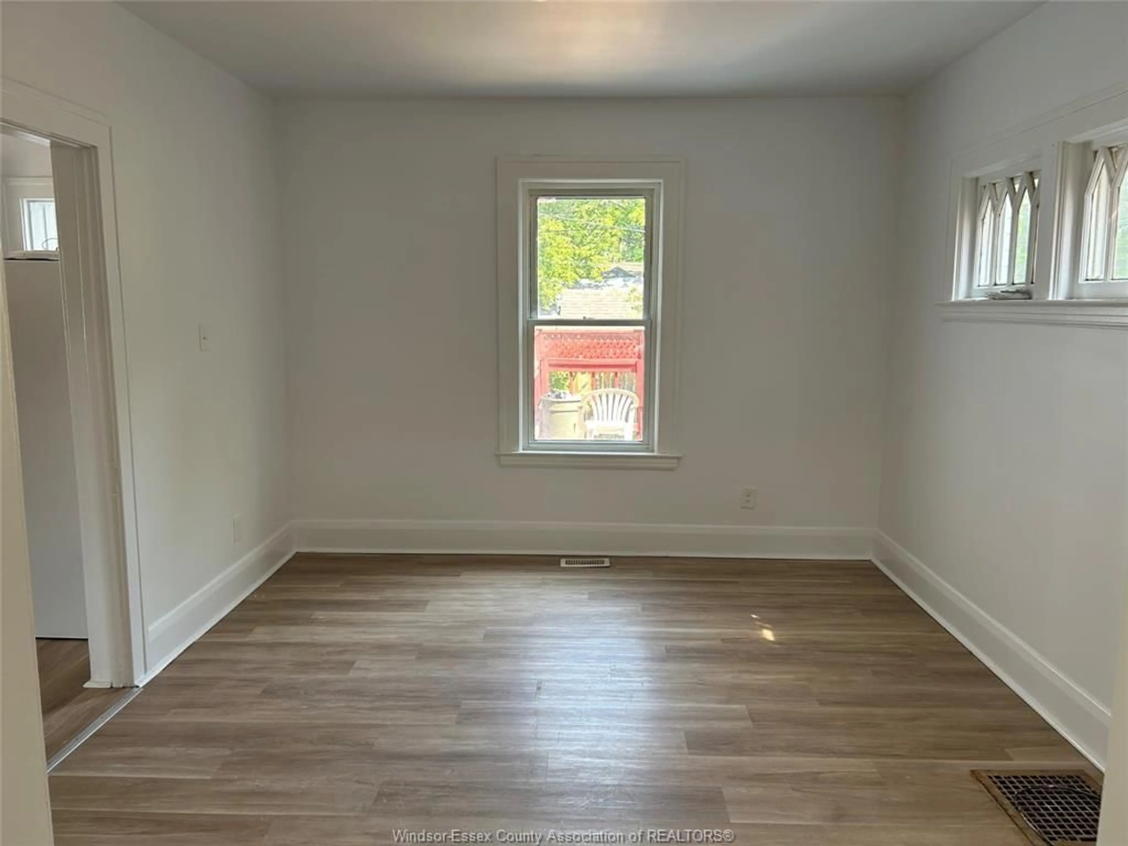 A pic of a room for 442 ERIE St, Windsor Ontario N9A 6B9
