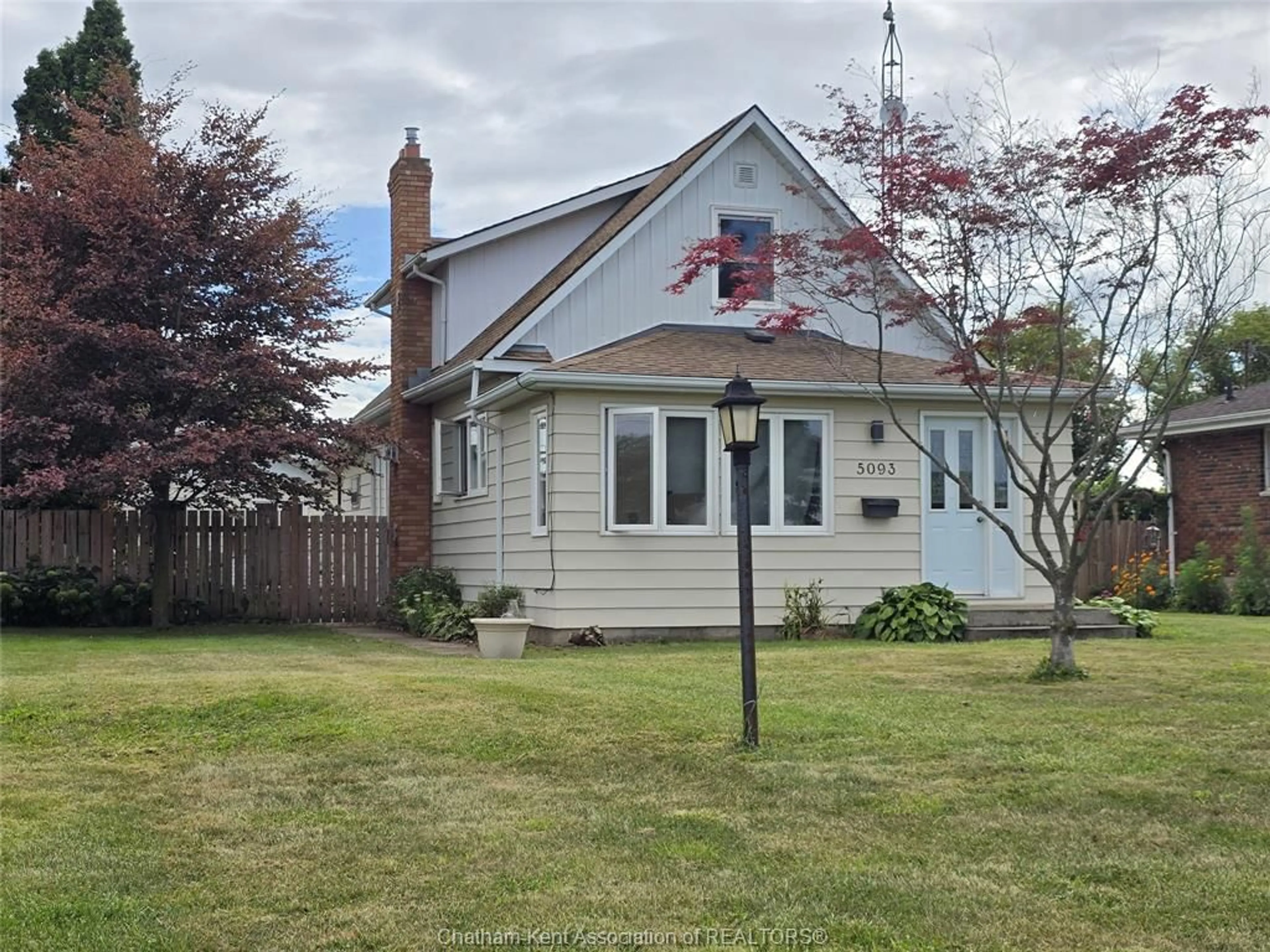 A pic from outside/outdoor area/front of a property/back of a property/a pic from drone, street for 5093 DUFFERIN Ave, Wallaceburg Ontario N8A 4N2