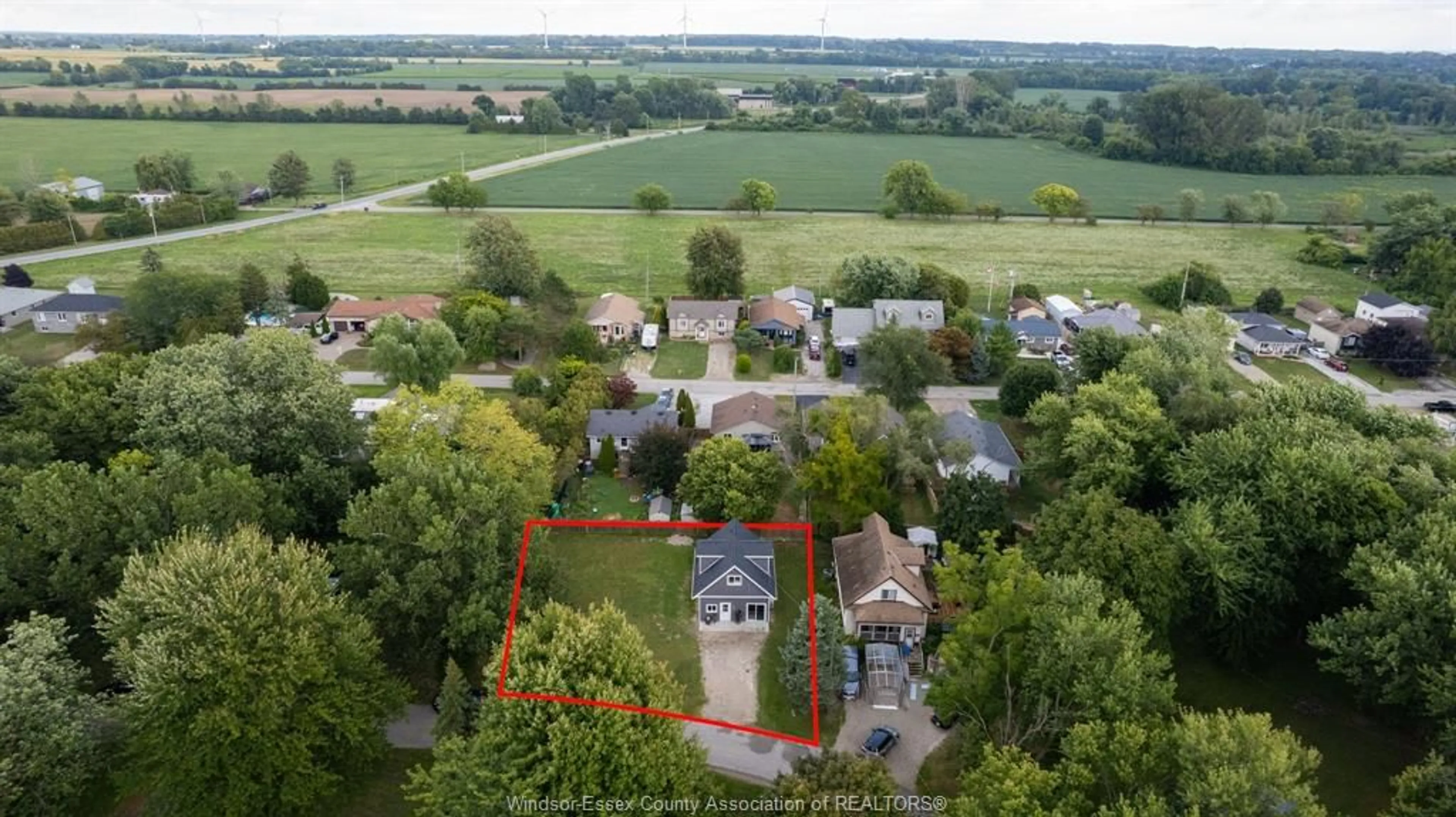 A pic from outside/outdoor area/front of a property/back of a property/a pic from drone, unknown for 112 WINDSOR Ave, Colchester Ontario N0R 1G0
