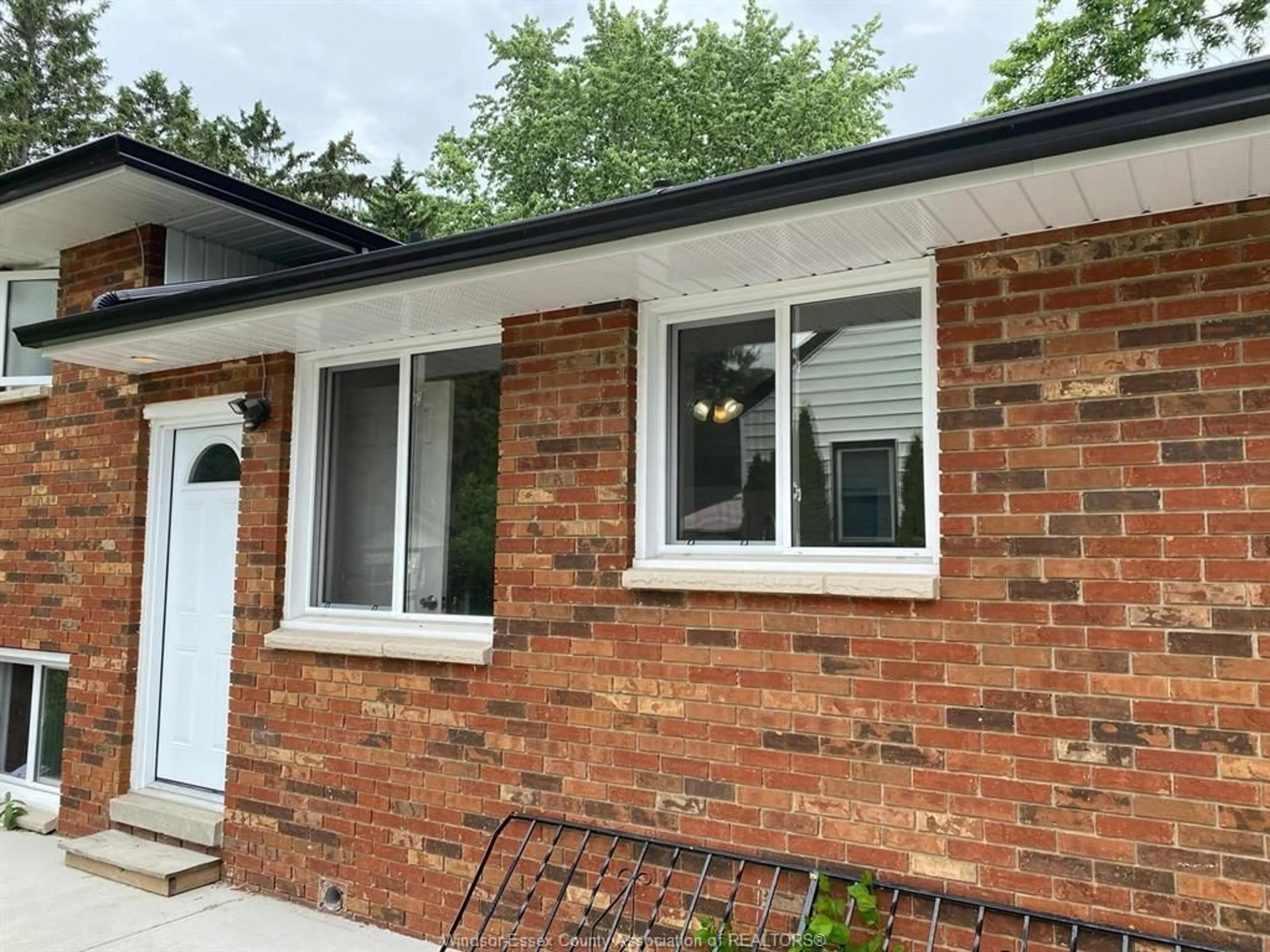 Home with brick exterior material, building for 770 COUSINEAU Rd, Windsor Ontario N9G 1V7