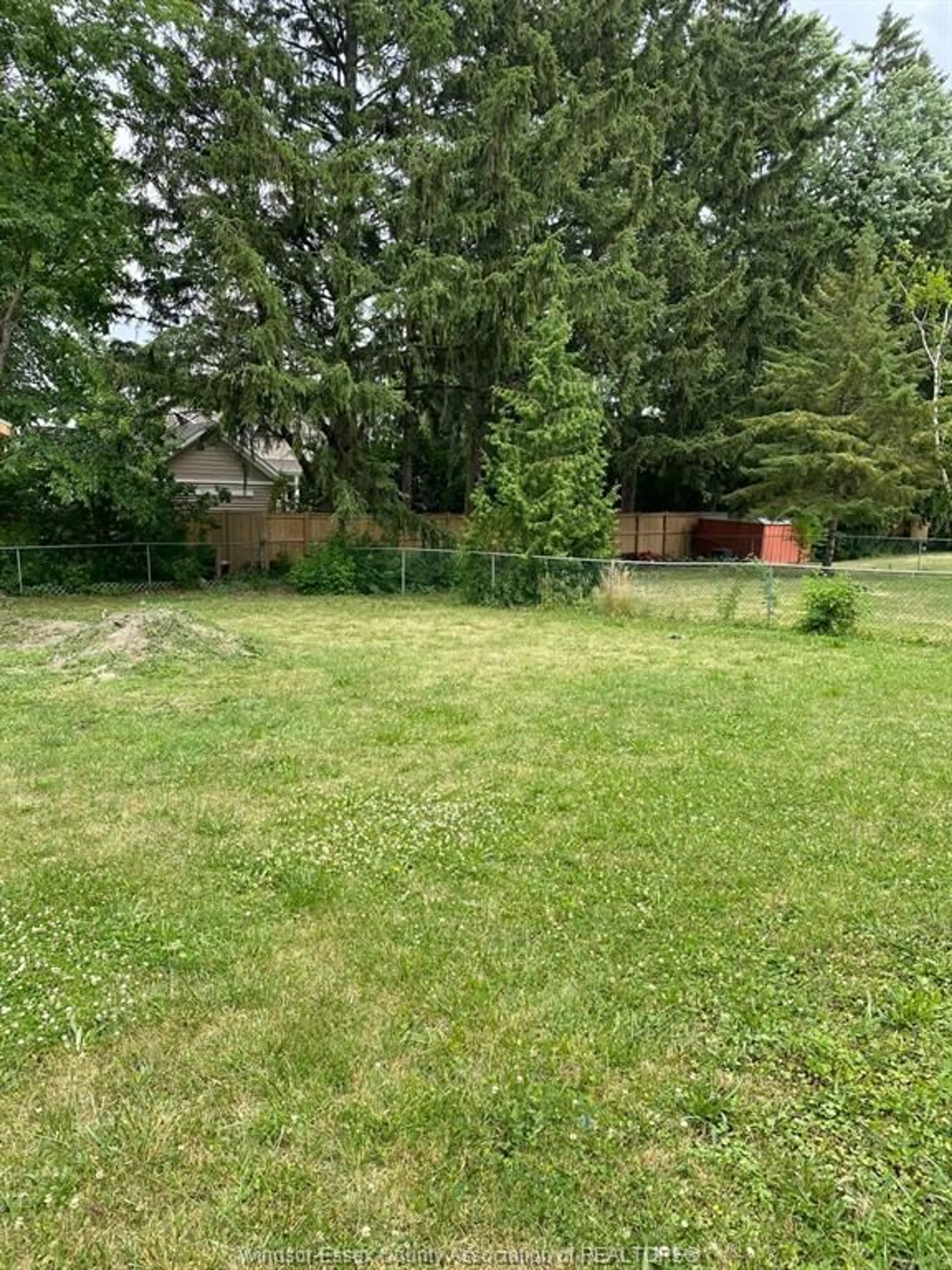 A pic from outside/outdoor area/front of a property/back of a property/a pic from drone, unknown for 770 COUSINEAU Rd, Windsor Ontario N9G 1V7