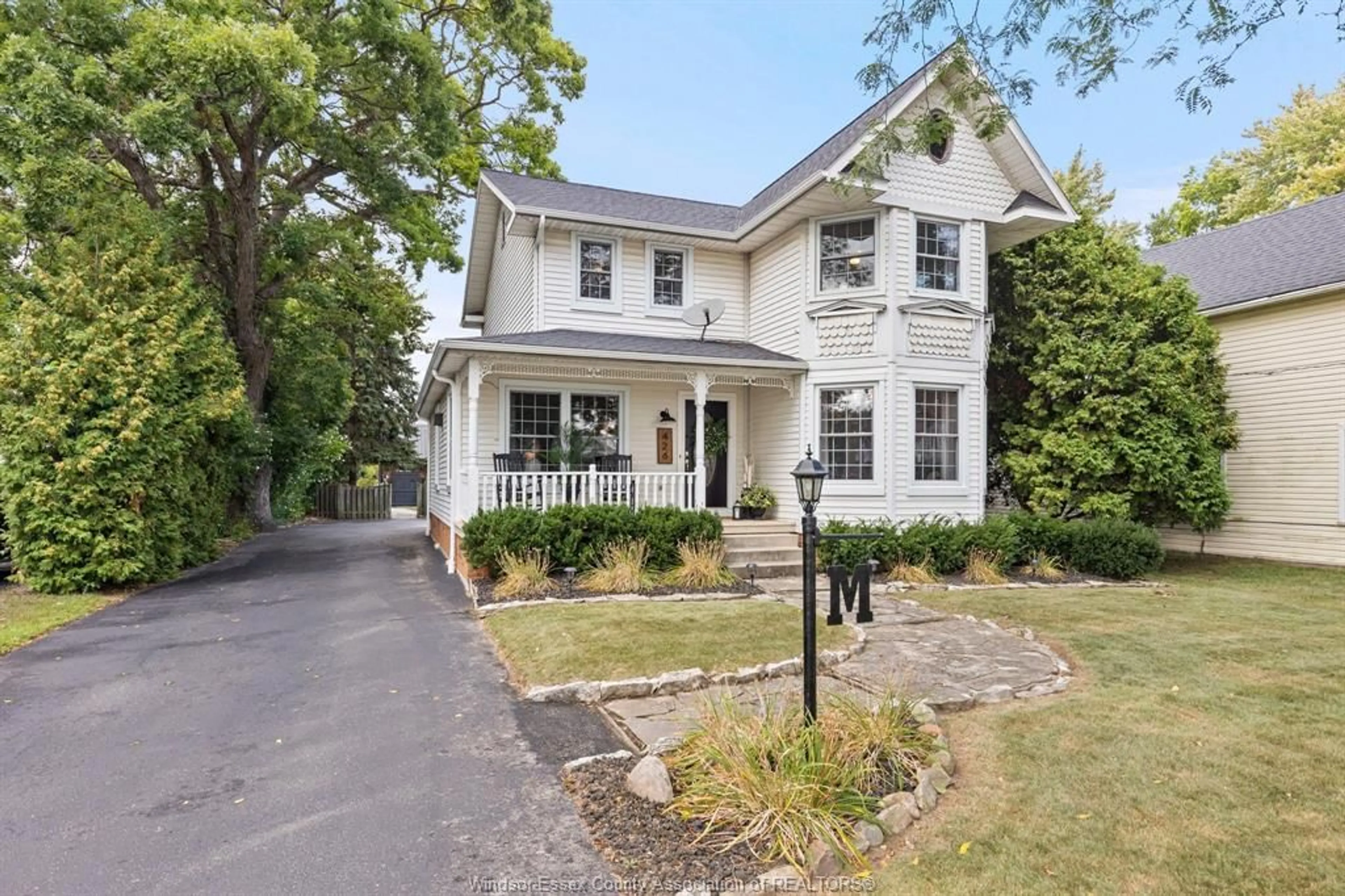 Home with brick exterior material, street for 426 KING St, Harrow Ontario N0R 1G0