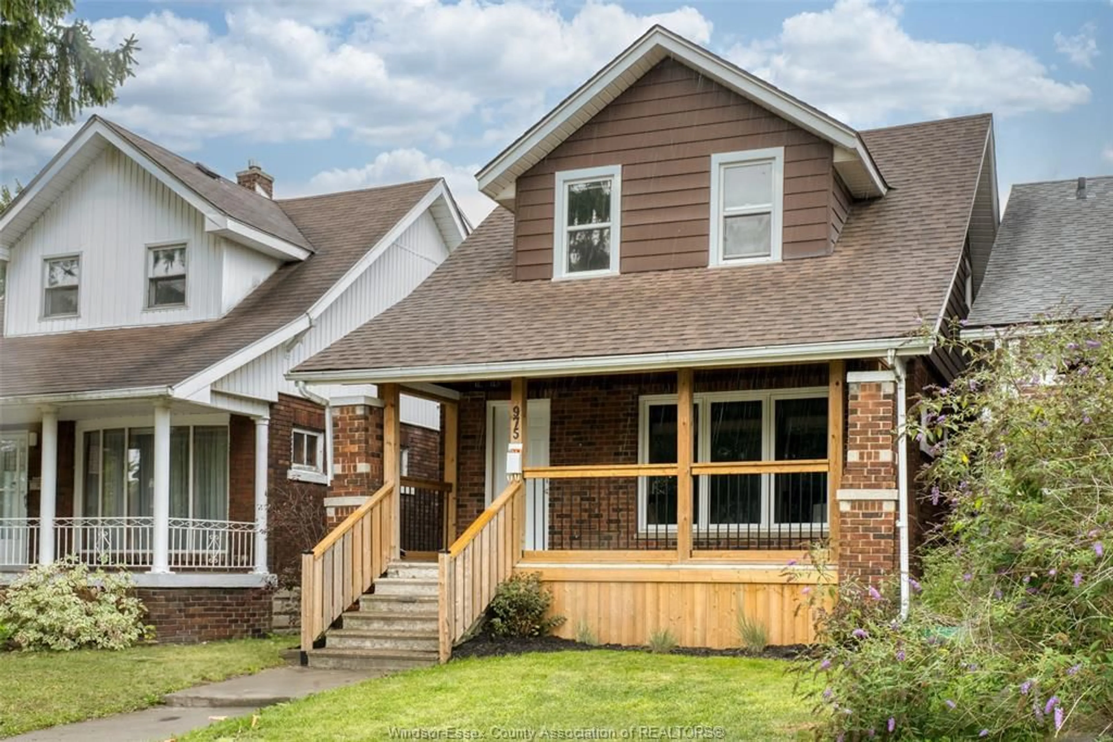 Home with brick exterior material, street for 975 CURRY, Windsor Ontario N9B 2C4