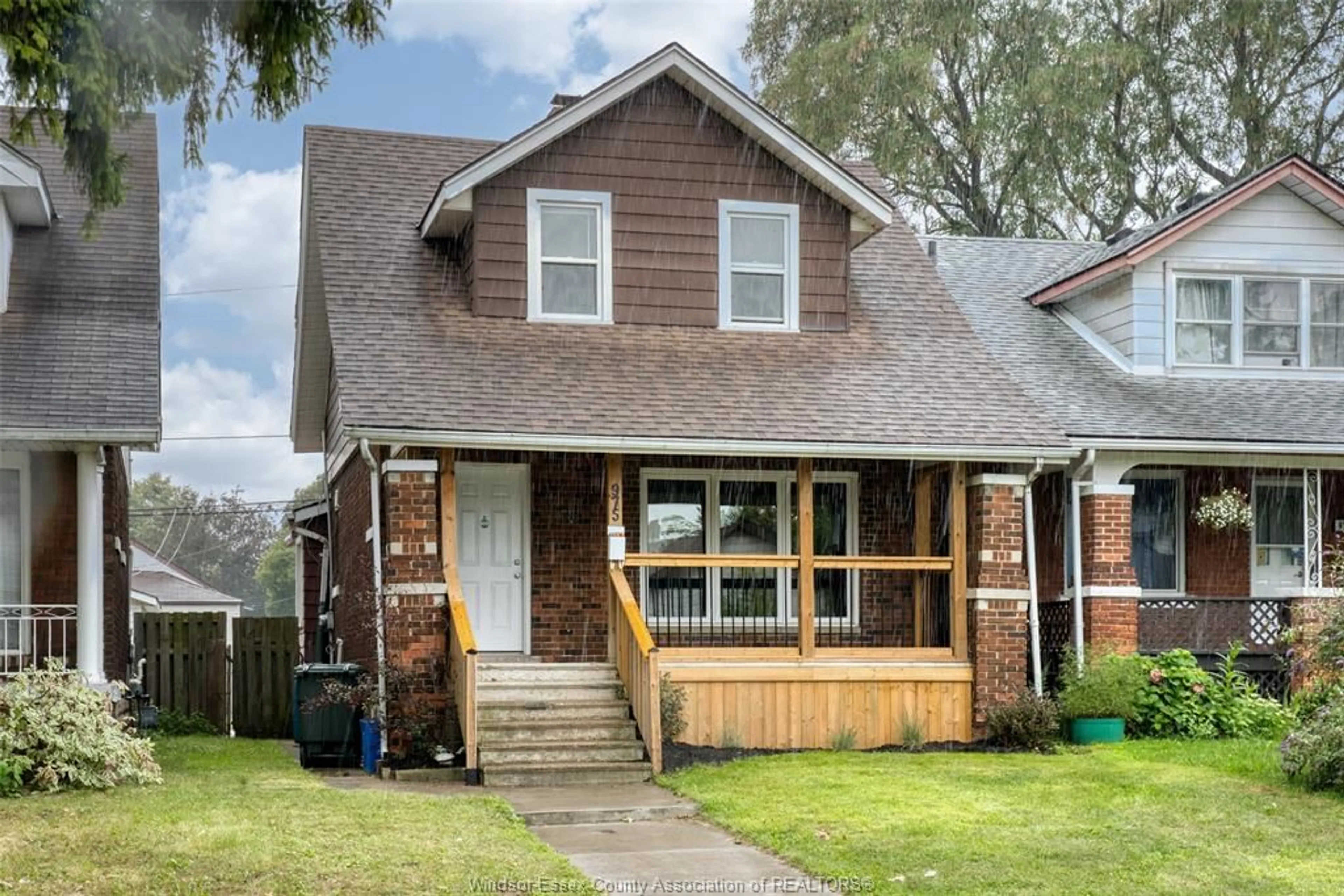 Home with brick exterior material, street for 975 CURRY, Windsor Ontario N9B 2C4