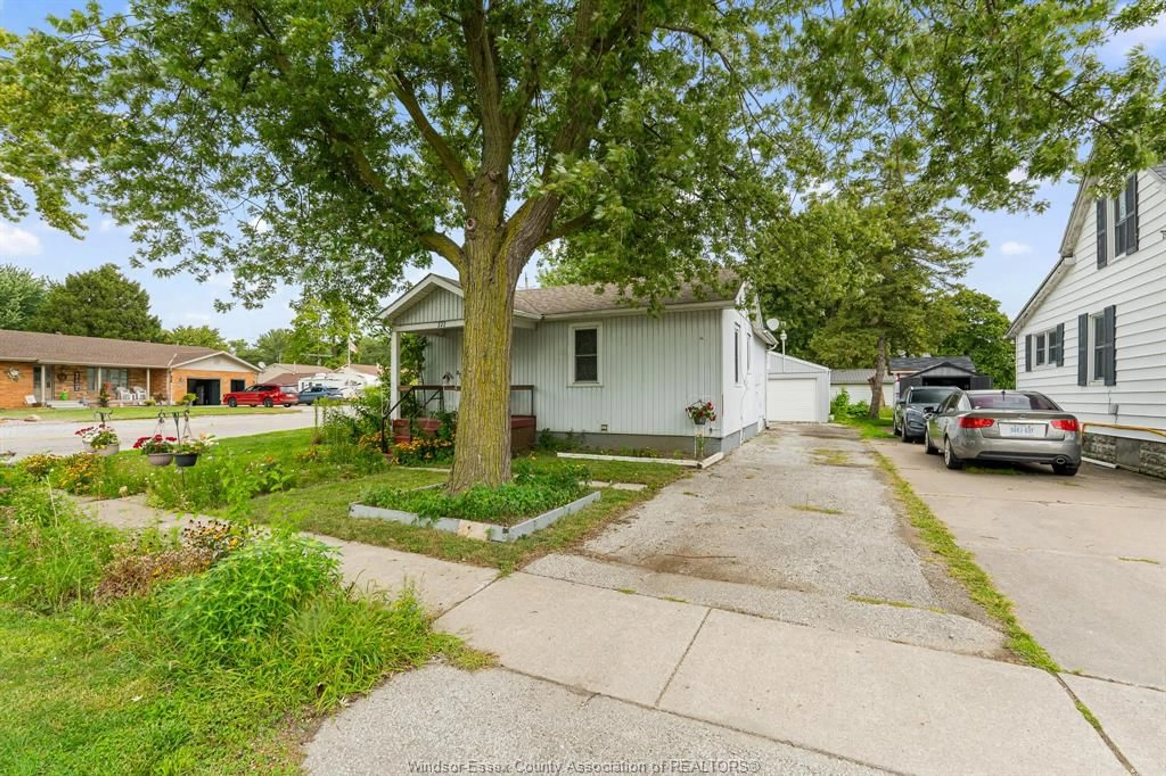 A pic from outside/outdoor area/front of a property/back of a property/a pic from drone, street for 171 SIXTH St, Belle River Ontario N0R 1A0