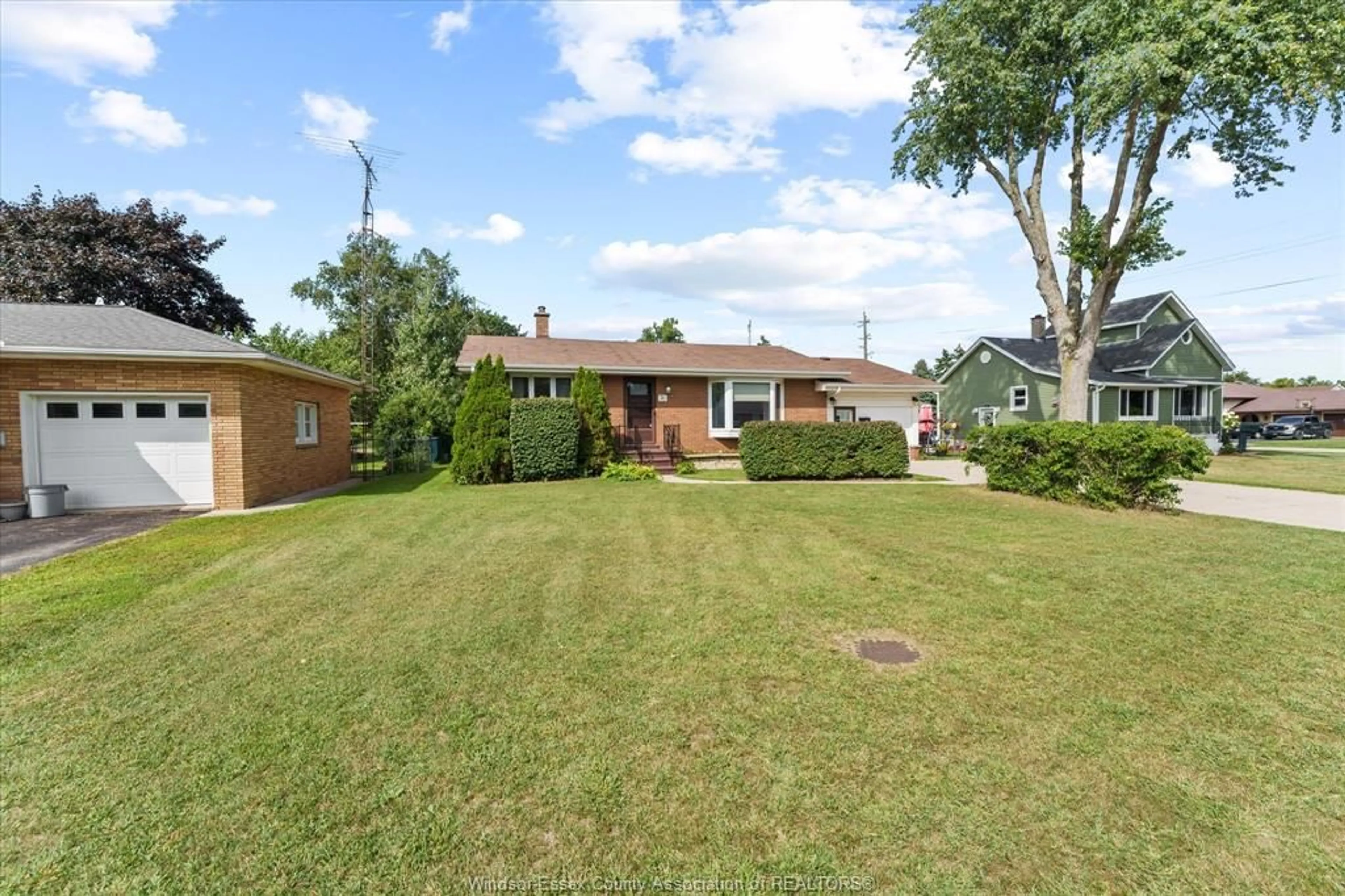 A pic from outside/outdoor area/front of a property/back of a property/a pic from drone, street for 70 PULFORD St, Kingsville Ontario N9Y 1B4