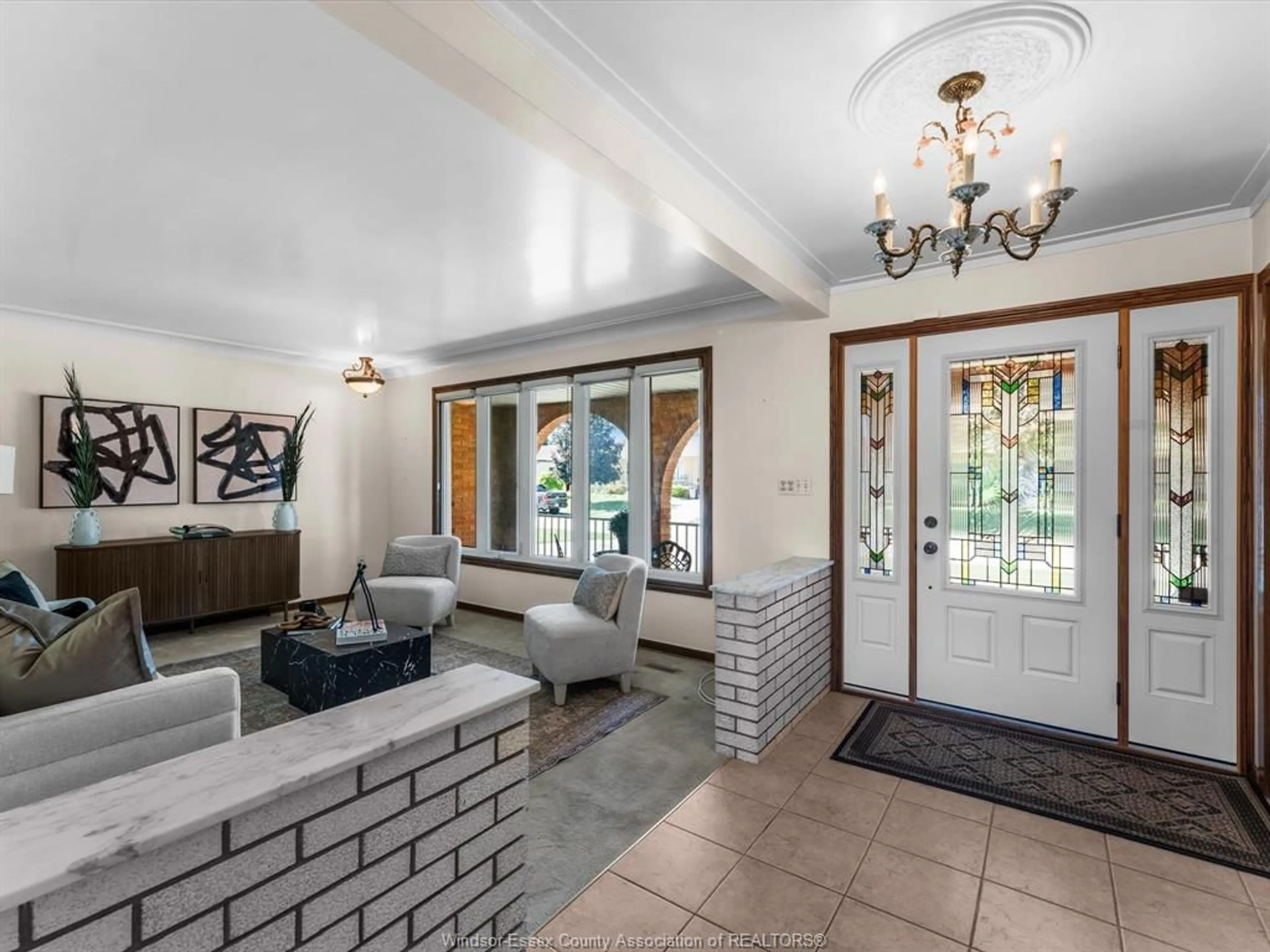 Indoor entryway for 1728 PARTINGTON Ave, Windsor Ontario N9B 2R3