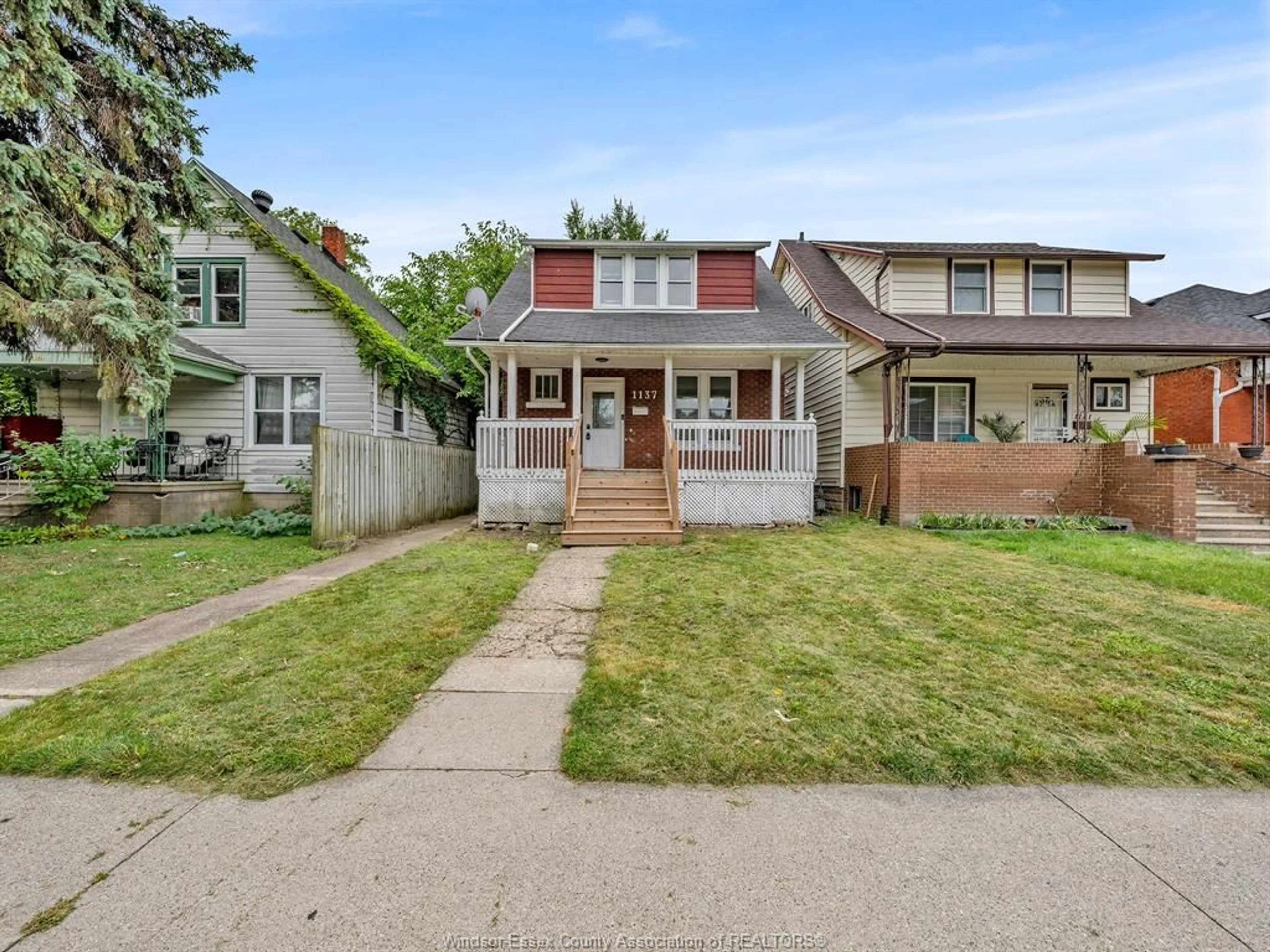 Home with vinyl exterior material, street for 1137 BRUCE Ave, Windsor Ontario N9A 4Y3