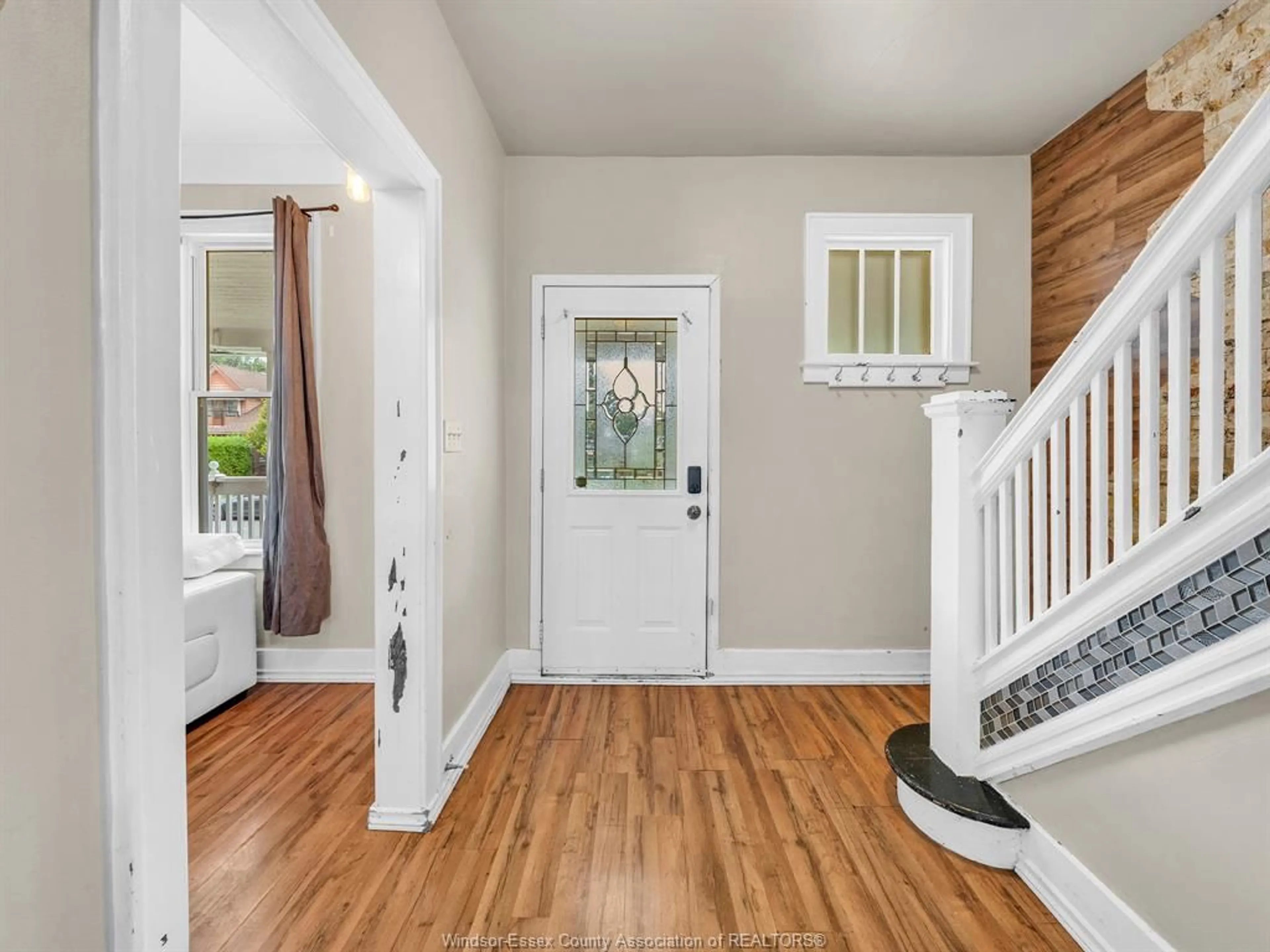 Indoor entryway for 1137 BRUCE Ave, Windsor Ontario N9A 4Y3