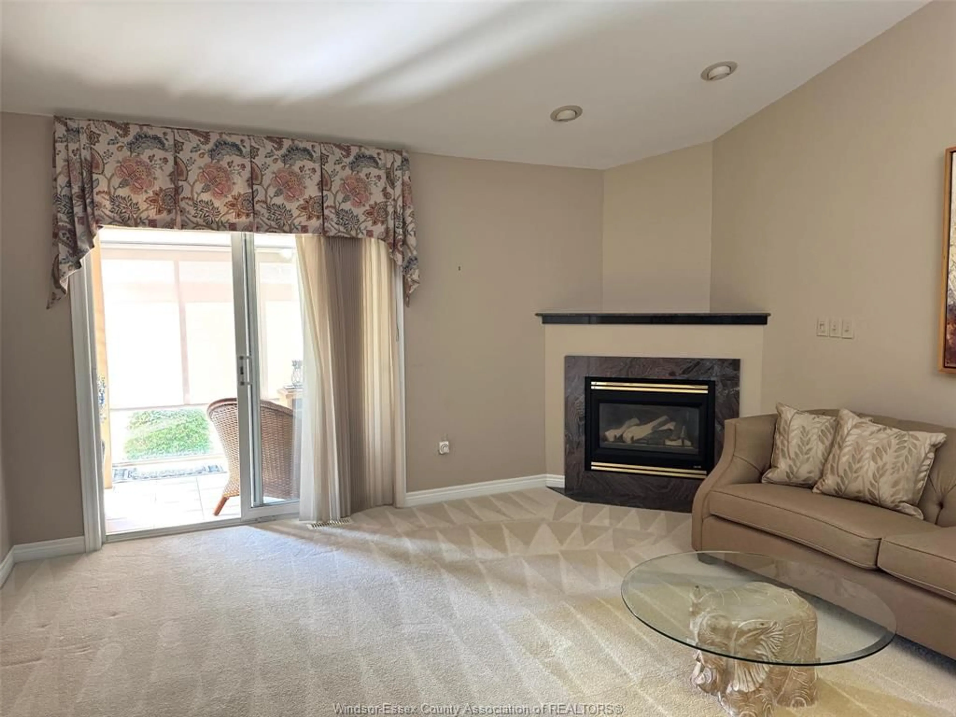 Living room with furniture, carpet floor for 11285 FIRGROVE Dr, Windsor Ontario N8P 1M5