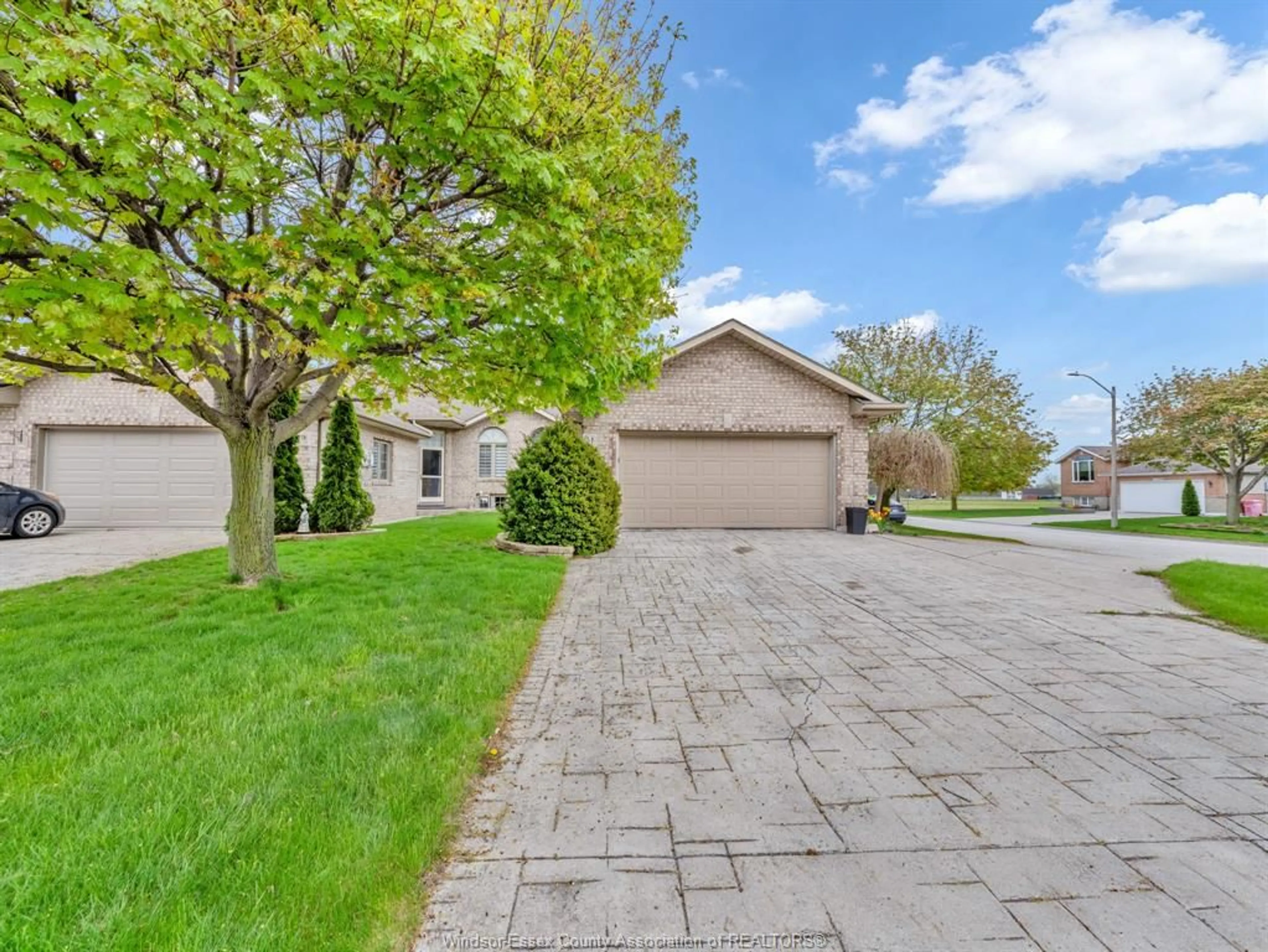 A pic from outside/outdoor area/front of a property/back of a property/a pic from drone, street for 51 SANTOS Dr, Kingsville Ontario N9Y 3Z5