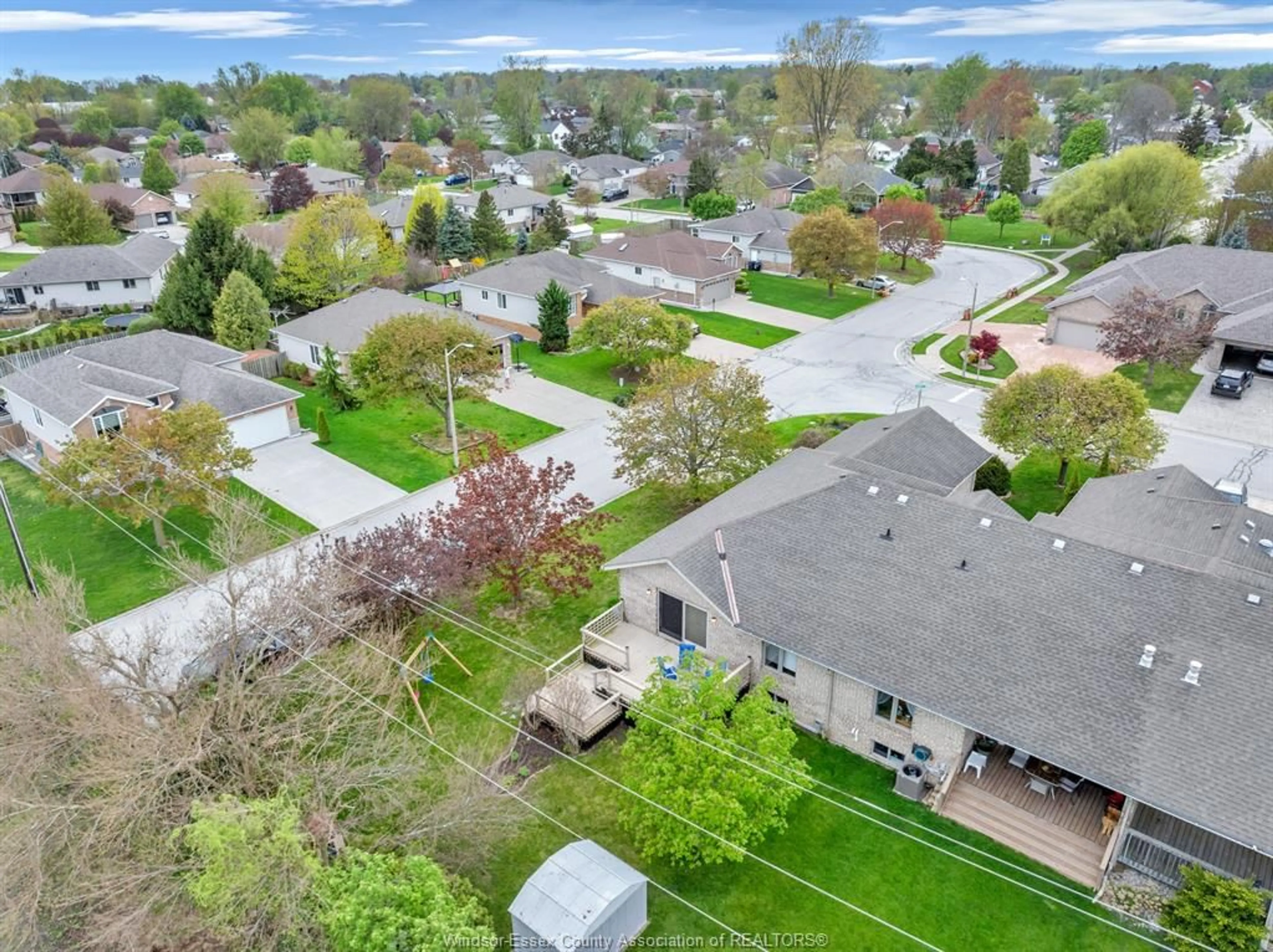 A pic from outside/outdoor area/front of a property/back of a property/a pic from drone, street for 51 SANTOS Dr, Kingsville Ontario N9Y 3Z5