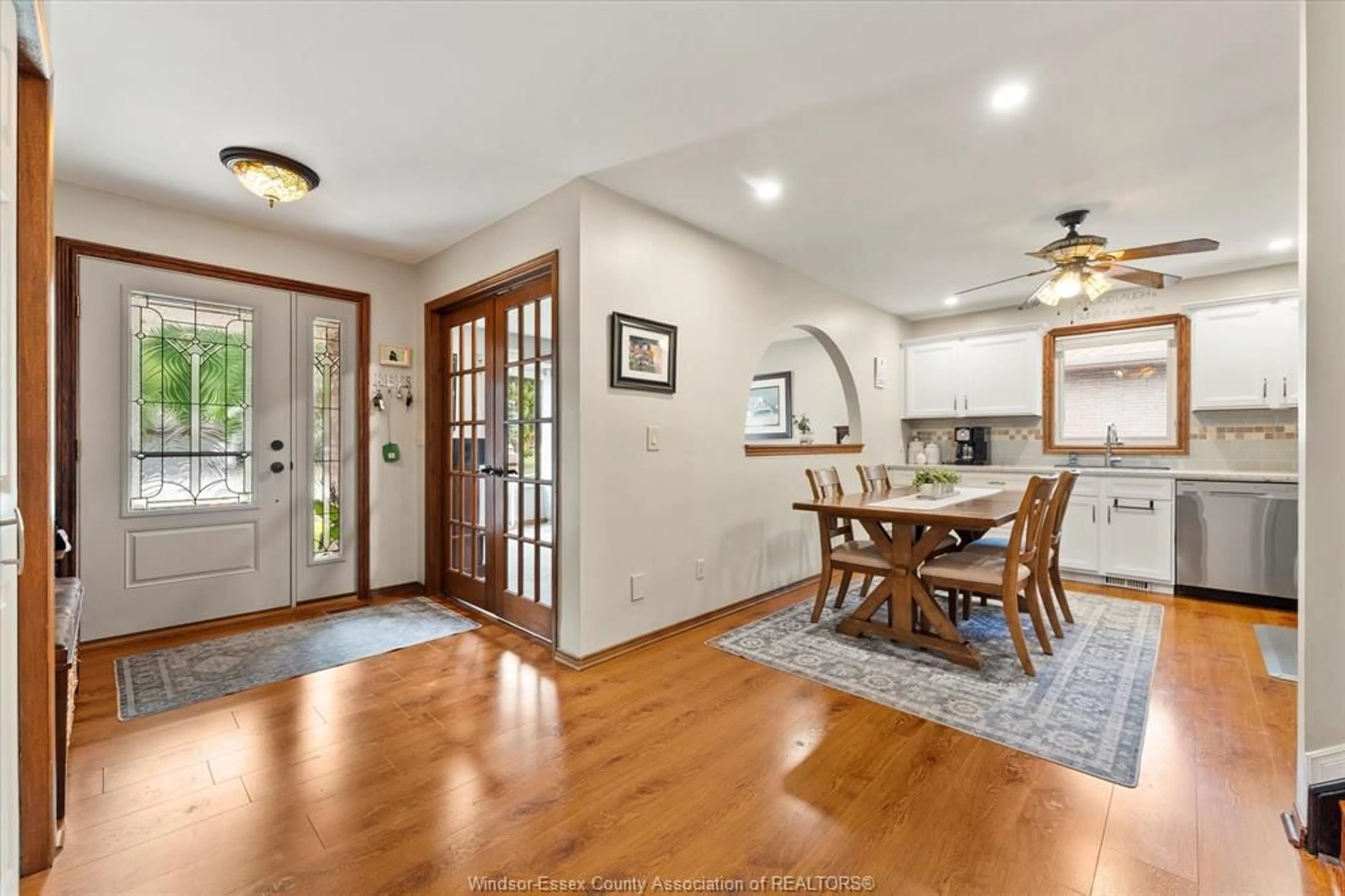 Open concept kitchen, unknown for 576 Lesperance, Tecumseh Ontario N8N 1W4