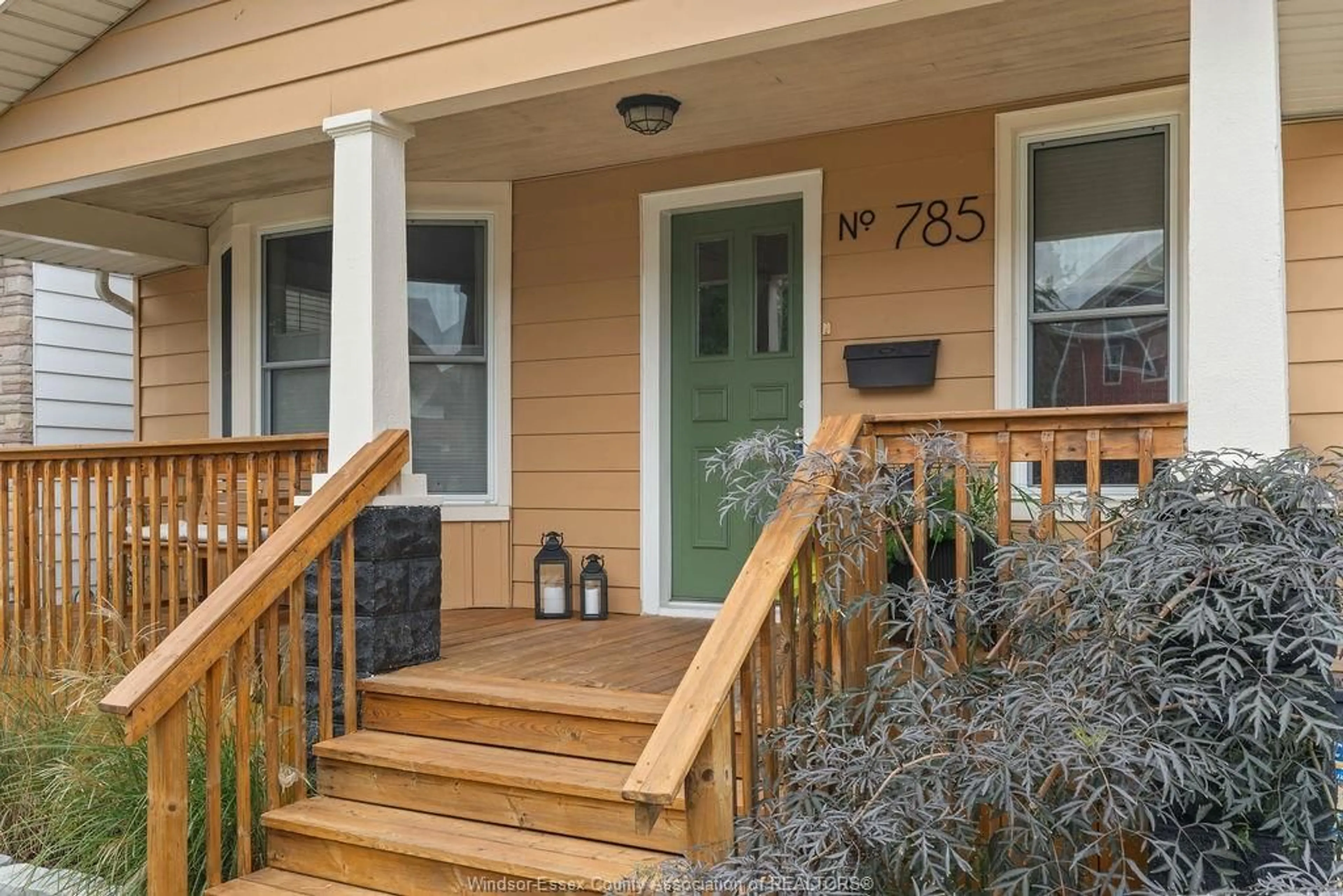 Indoor entryway for 785 Moy Ave., Windsor Ontario N9A 2N5