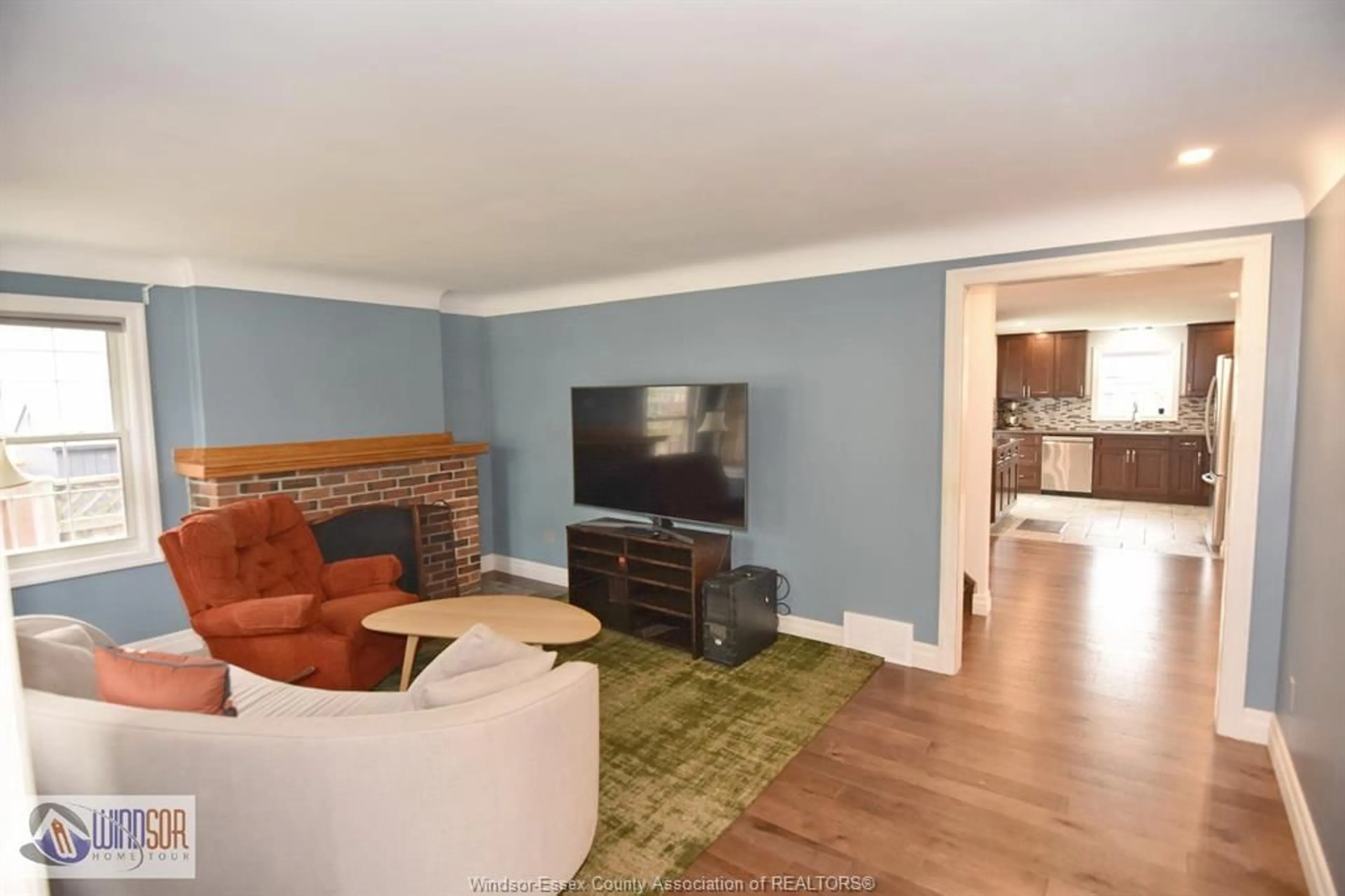 Living room with furniture, wood/laminate floor for 2518 CHILVER, Windsor Ontario N8W 2V9