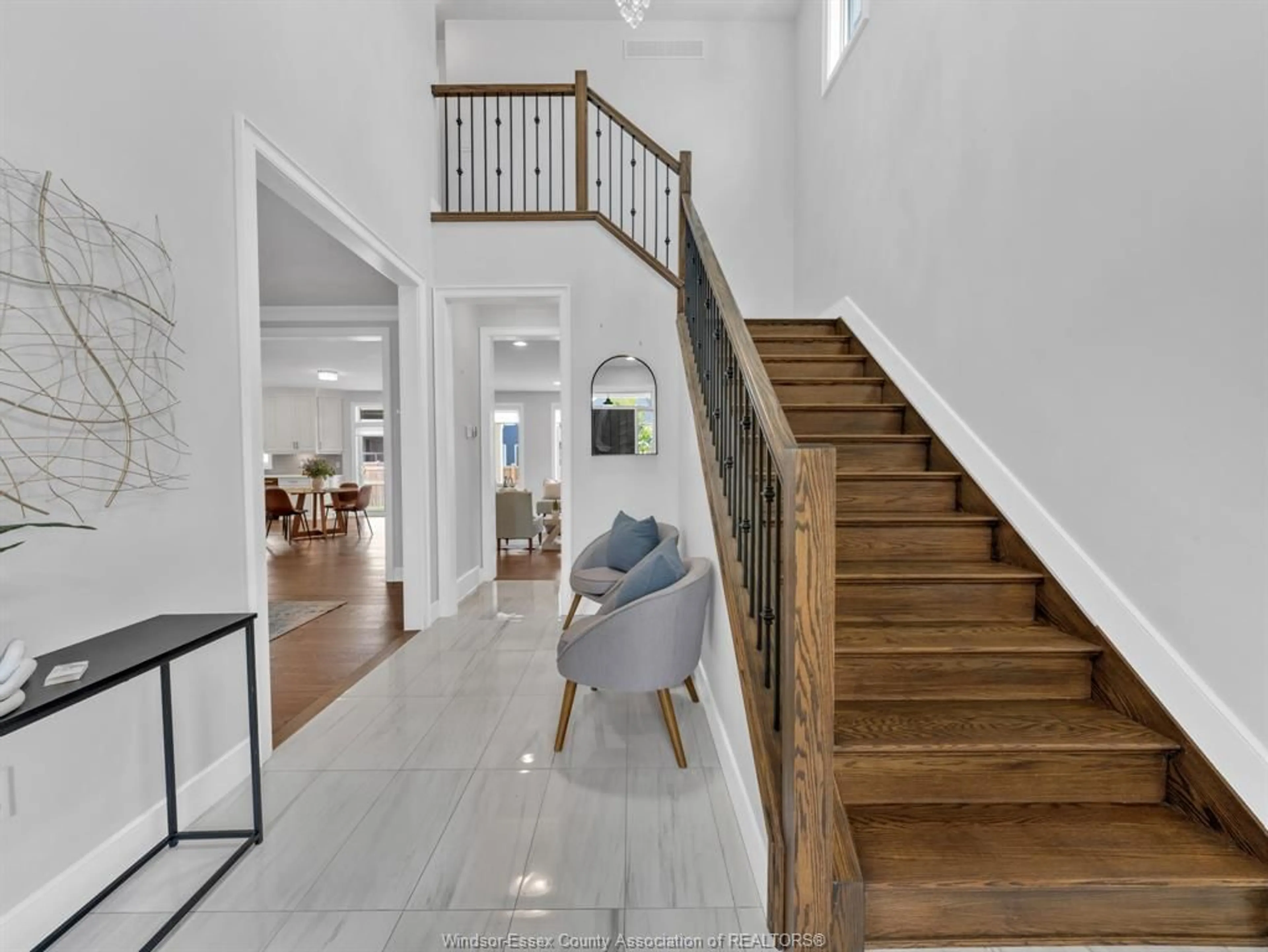 Indoor entryway for 936 WESTWOOD, Lakeshore Ontario N0R 1A0