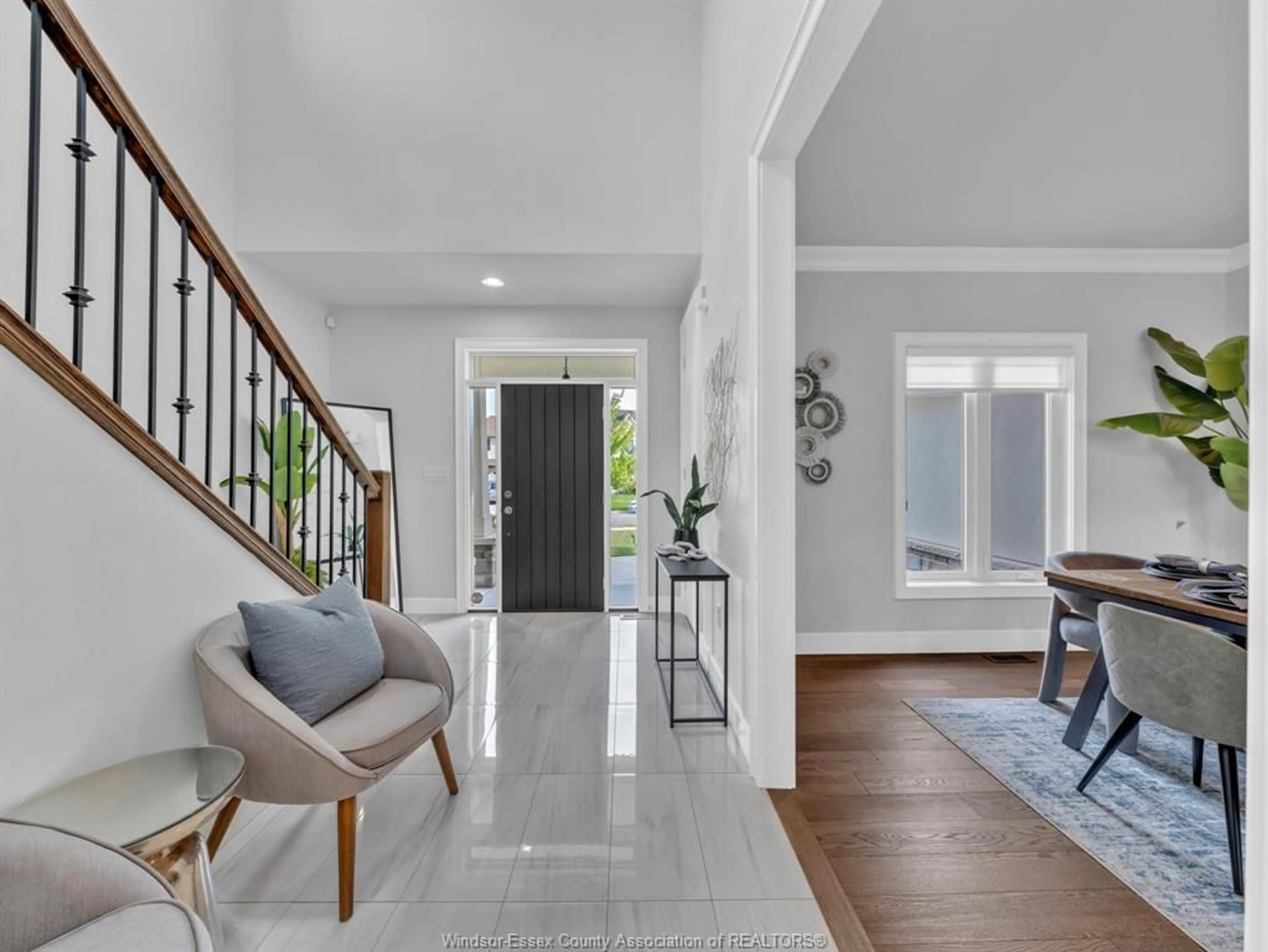 Indoor entryway for 936 WESTWOOD, Lakeshore Ontario N0R 1A0