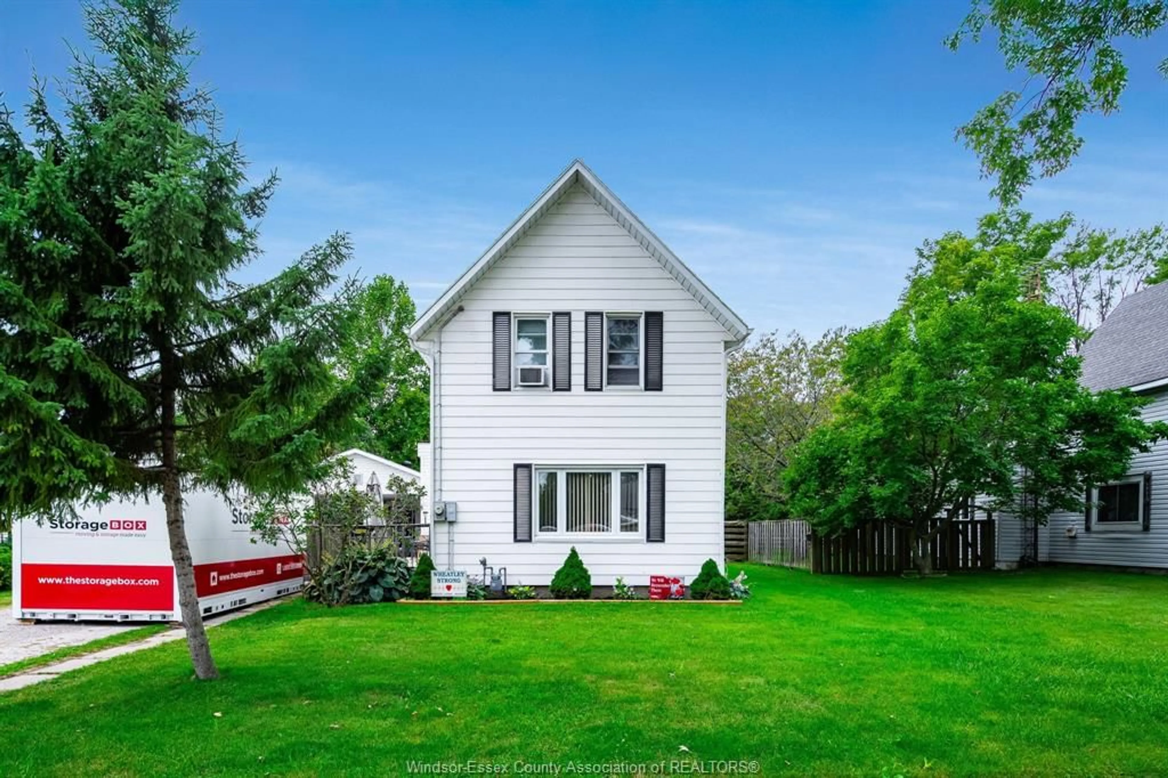 Home with vinyl exterior material, unknown for 140 Erie St, Wheatley Ontario N0P 2P0