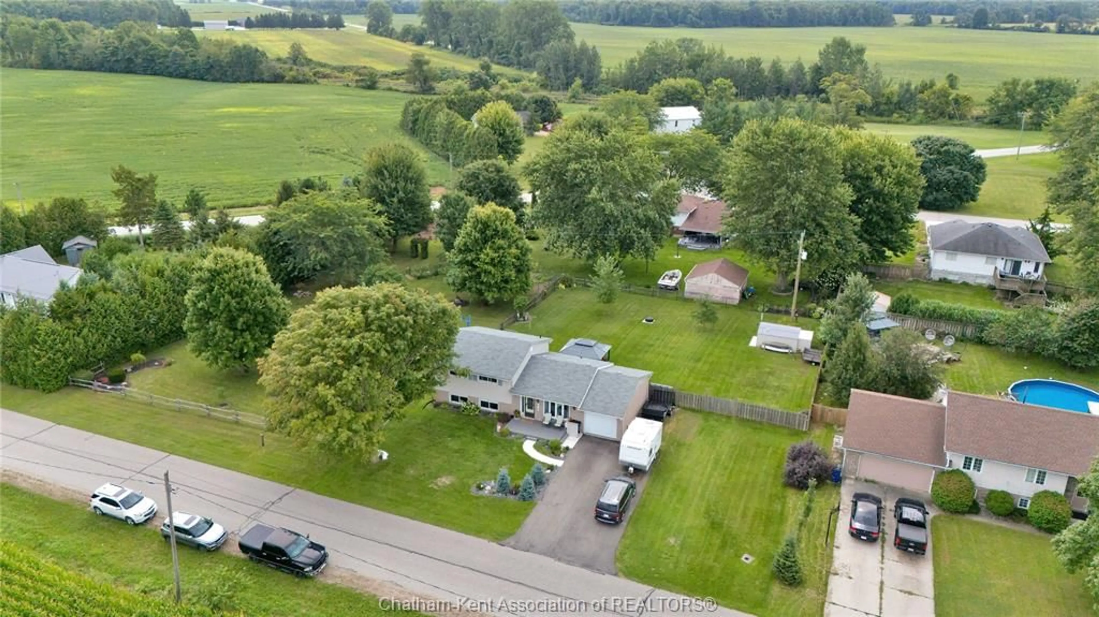 A pic from outside/outdoor area/front of a property/back of a property/a pic from drone, unknown for 473 Elm St, Bothwell Ontario N0P 1C0
